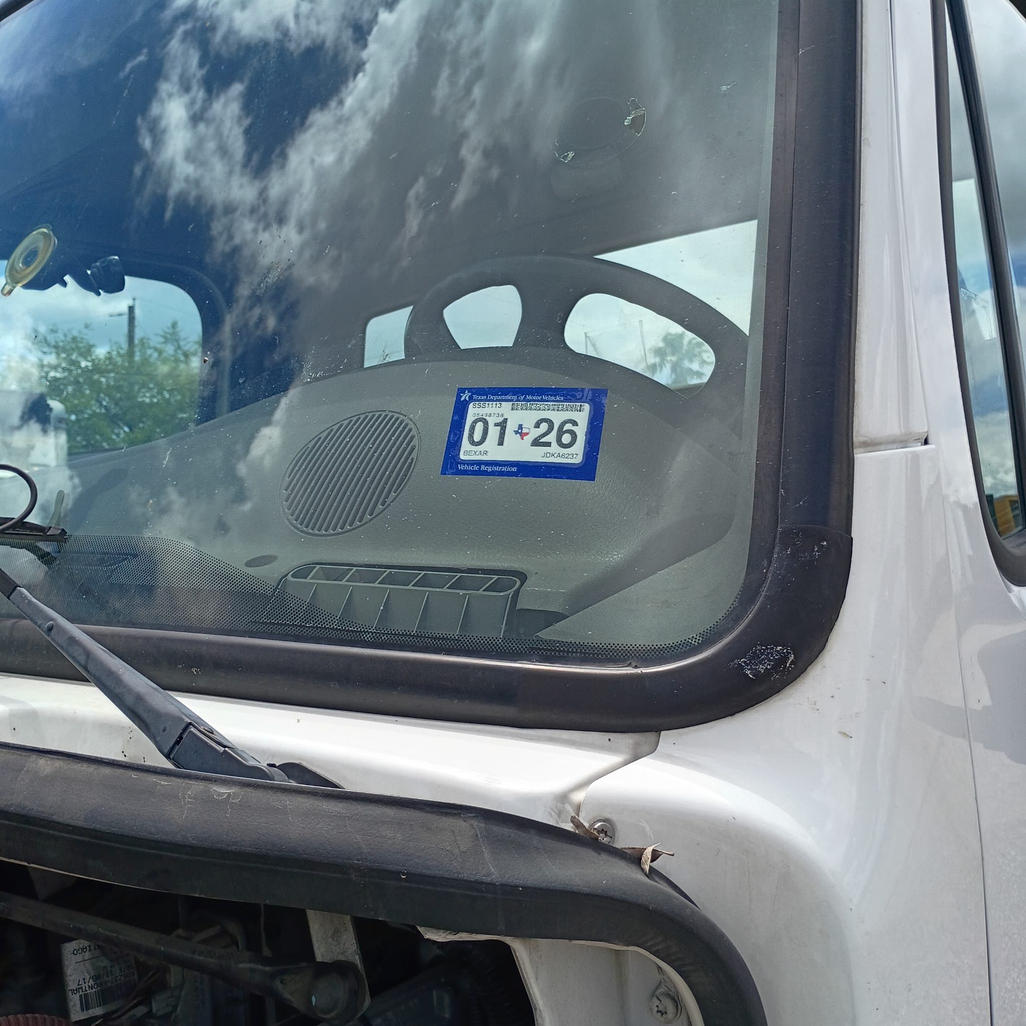2018 Freightliner Cab & Chassis windshield and door detail
