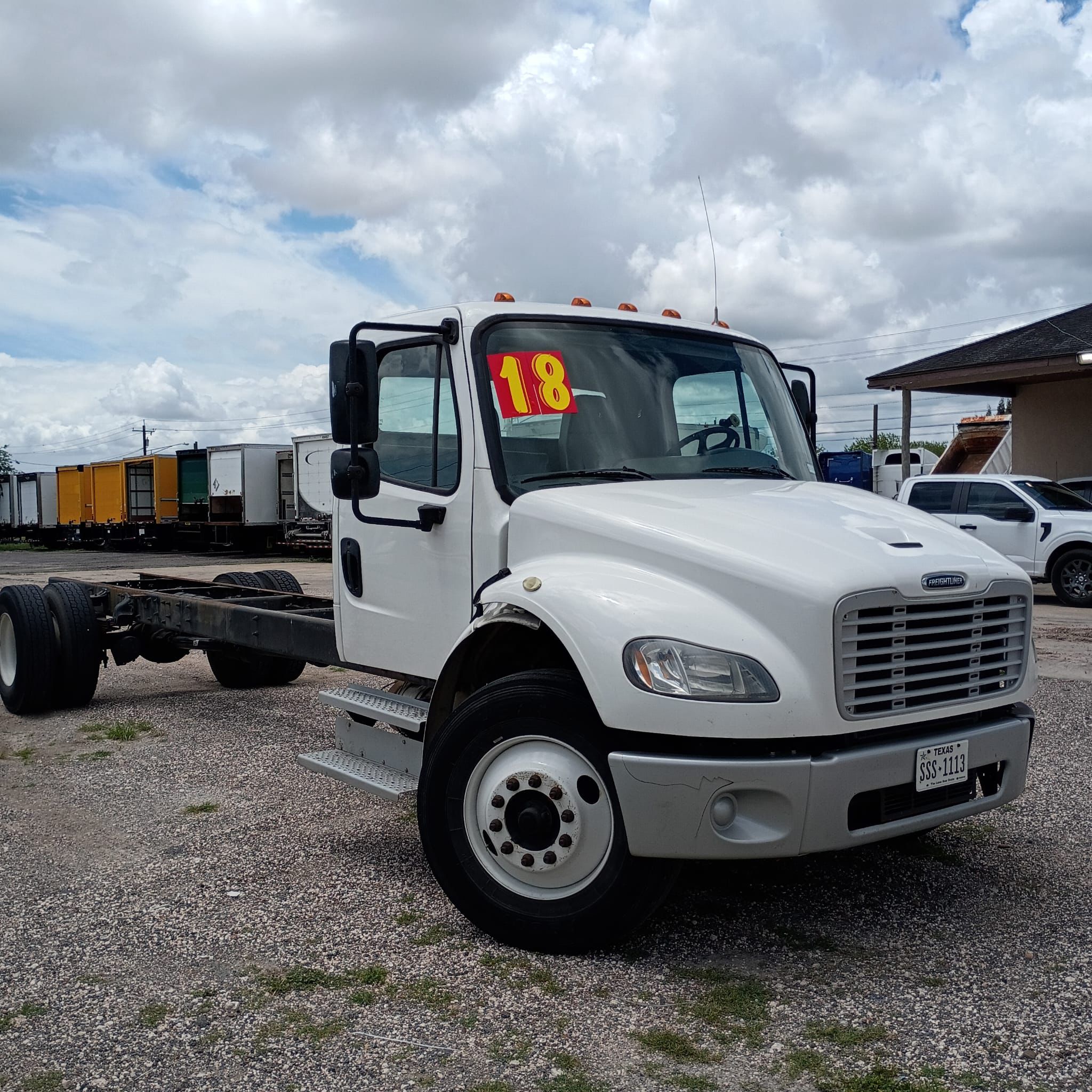 2018 Freightliner Cab & Chassis driver-side front angle