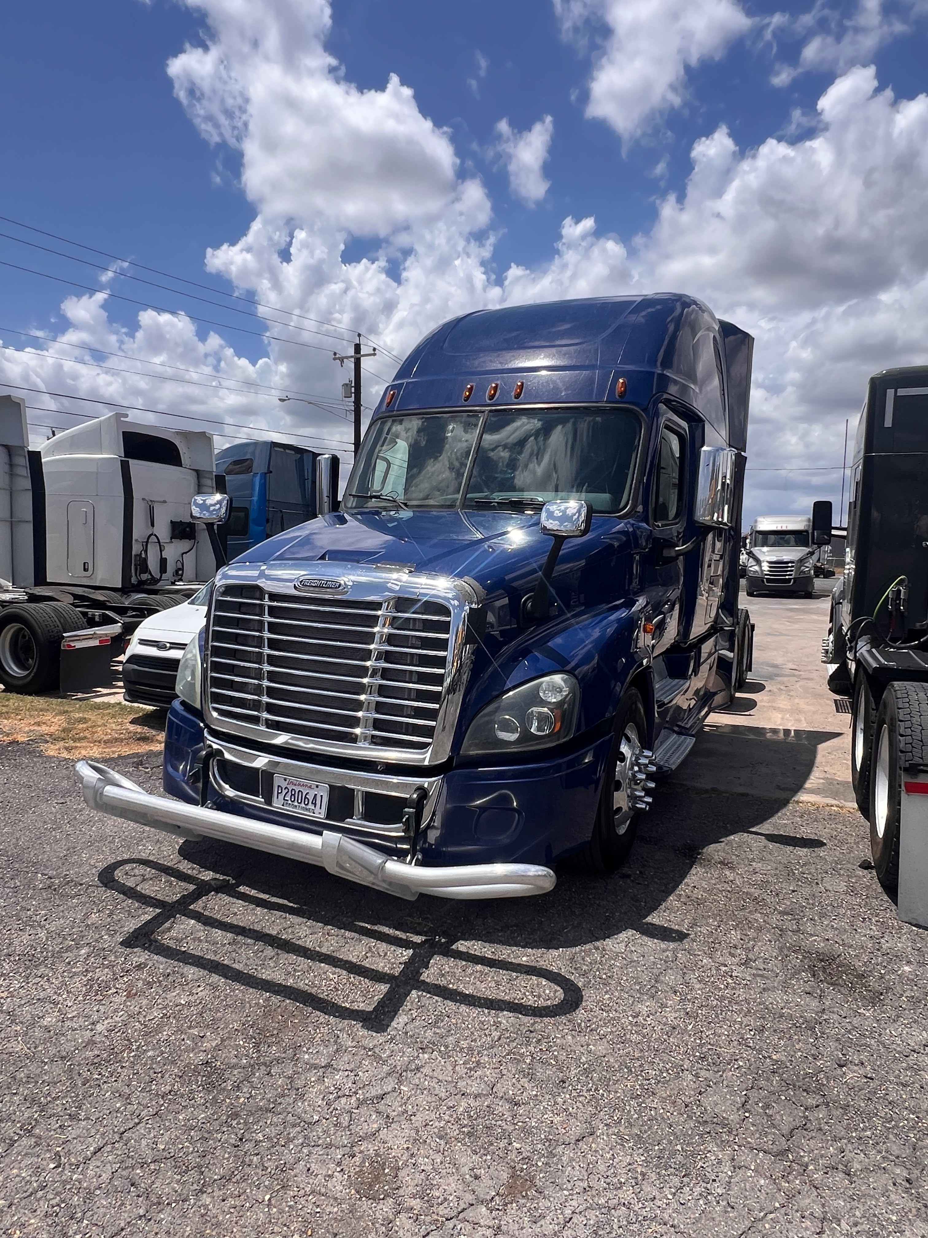 2017 Freightliner Cascadia Sleeper driver-side front quarter view
