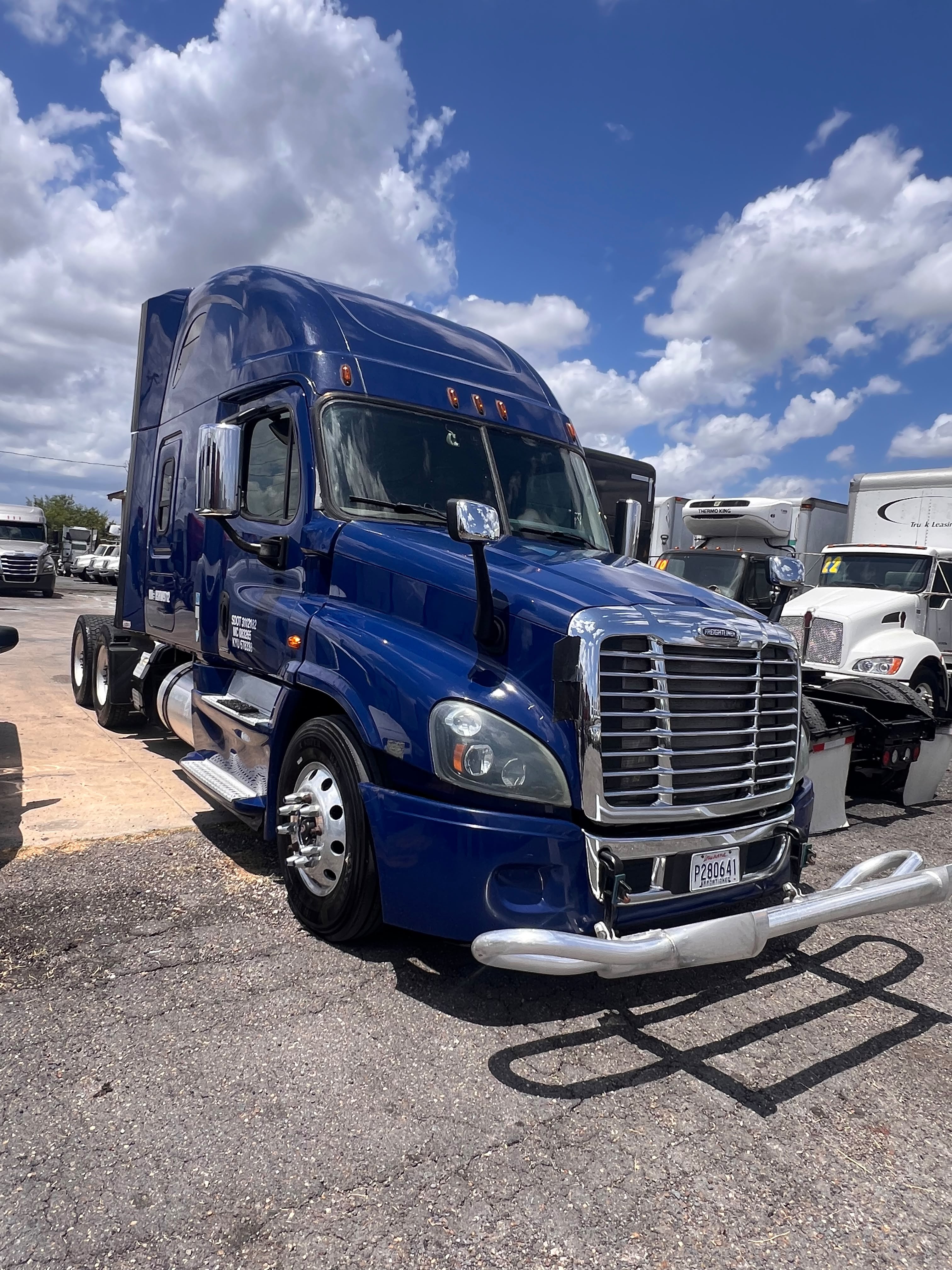 2017 Freightliner Cascadia Sleeper driver-side profile