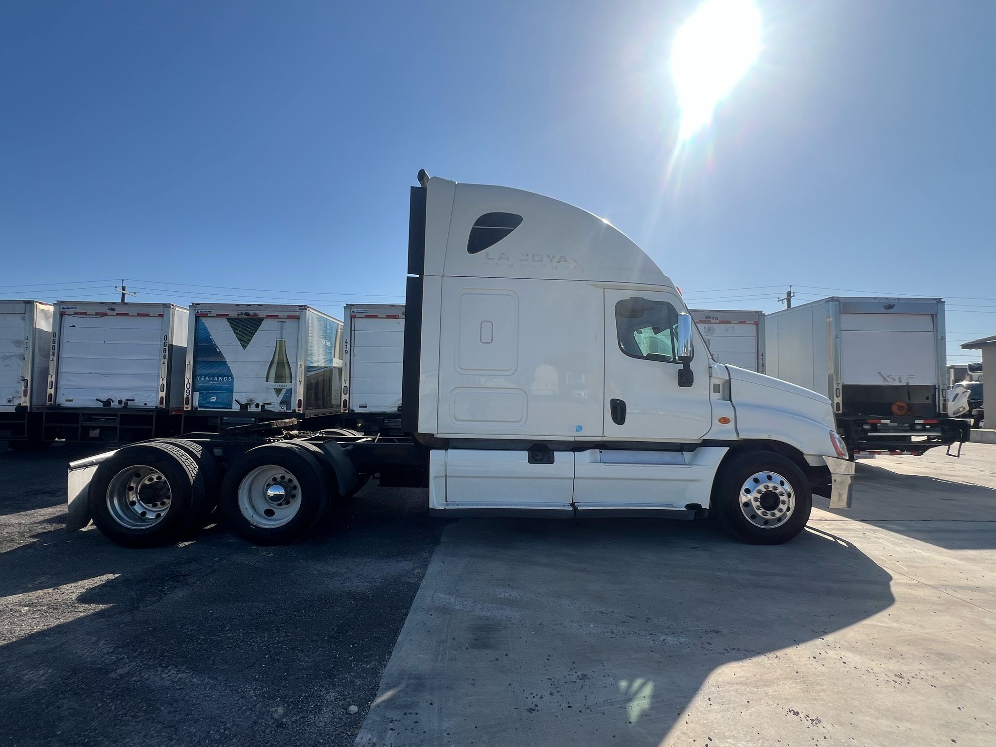 2014 Freightliner Cascadia side view
