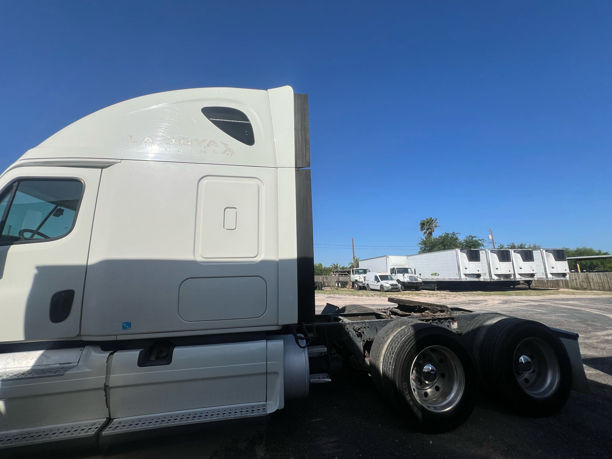 2014 Freightliner Cascadia rear quarter
