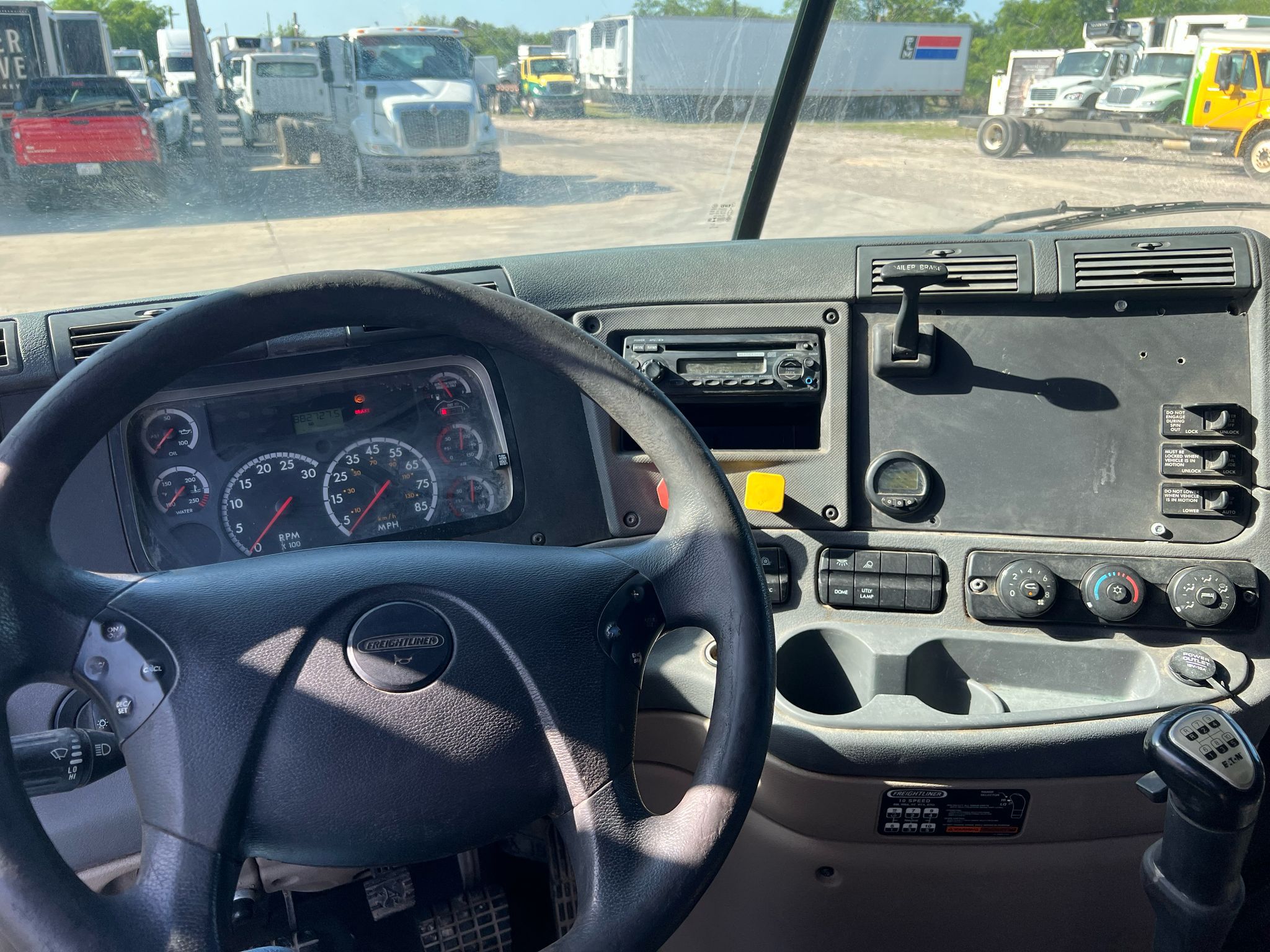 2014 Freightliner Cascadia dashboard