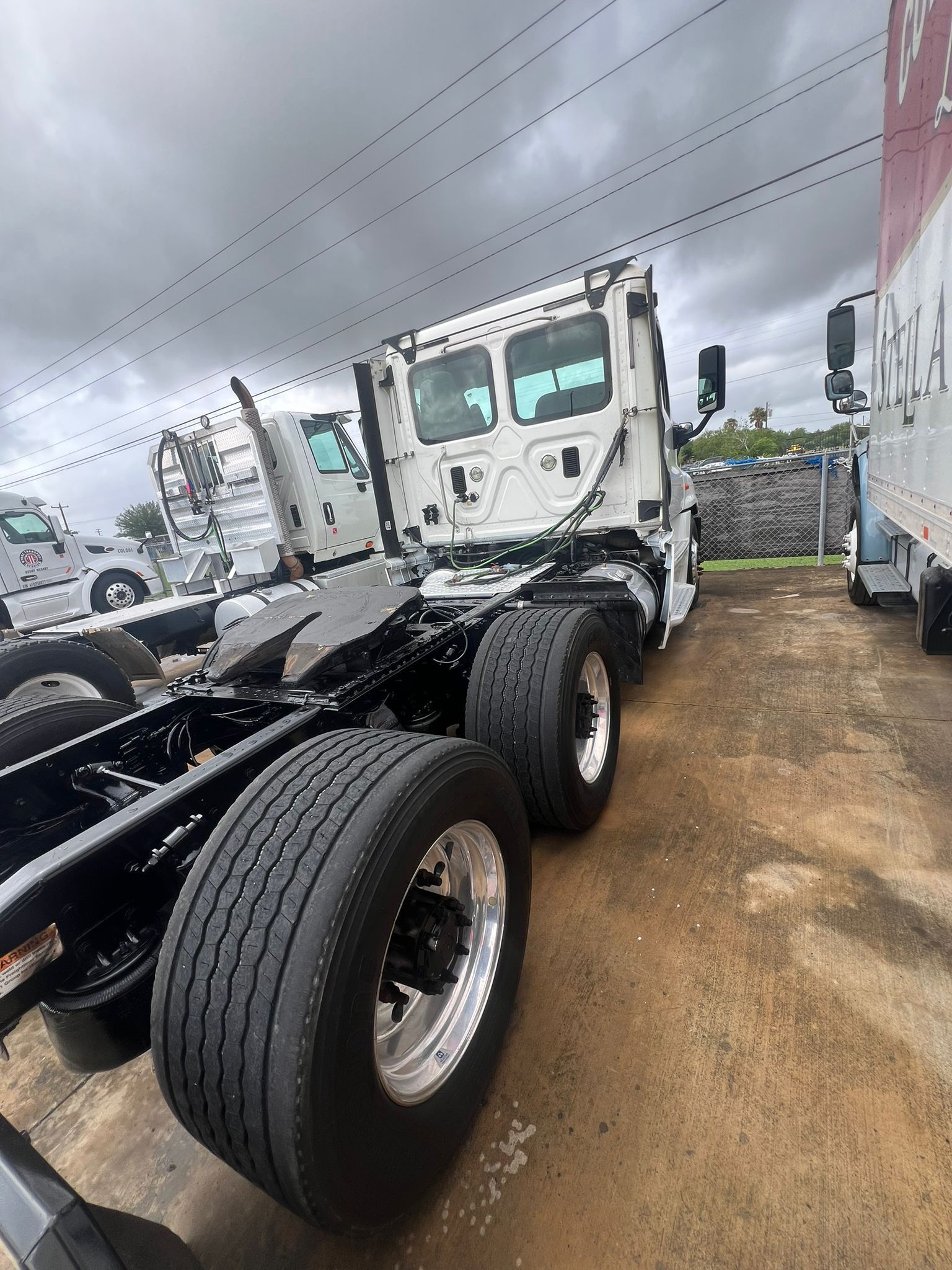 2016 Freightliner Cascadia side view