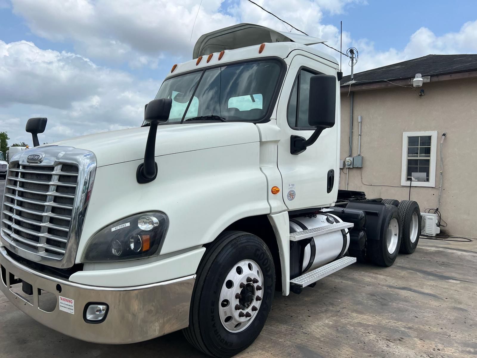 2017 Freightliner Cascadia front quarter view