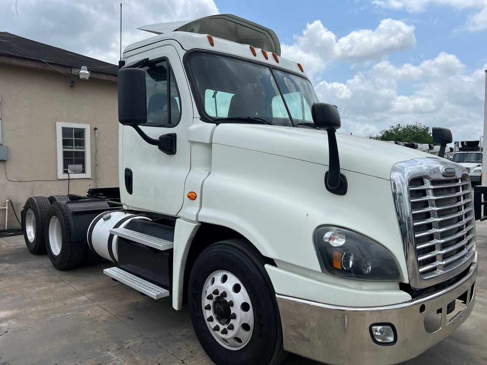 2017 Freightliner Cascadia front side view