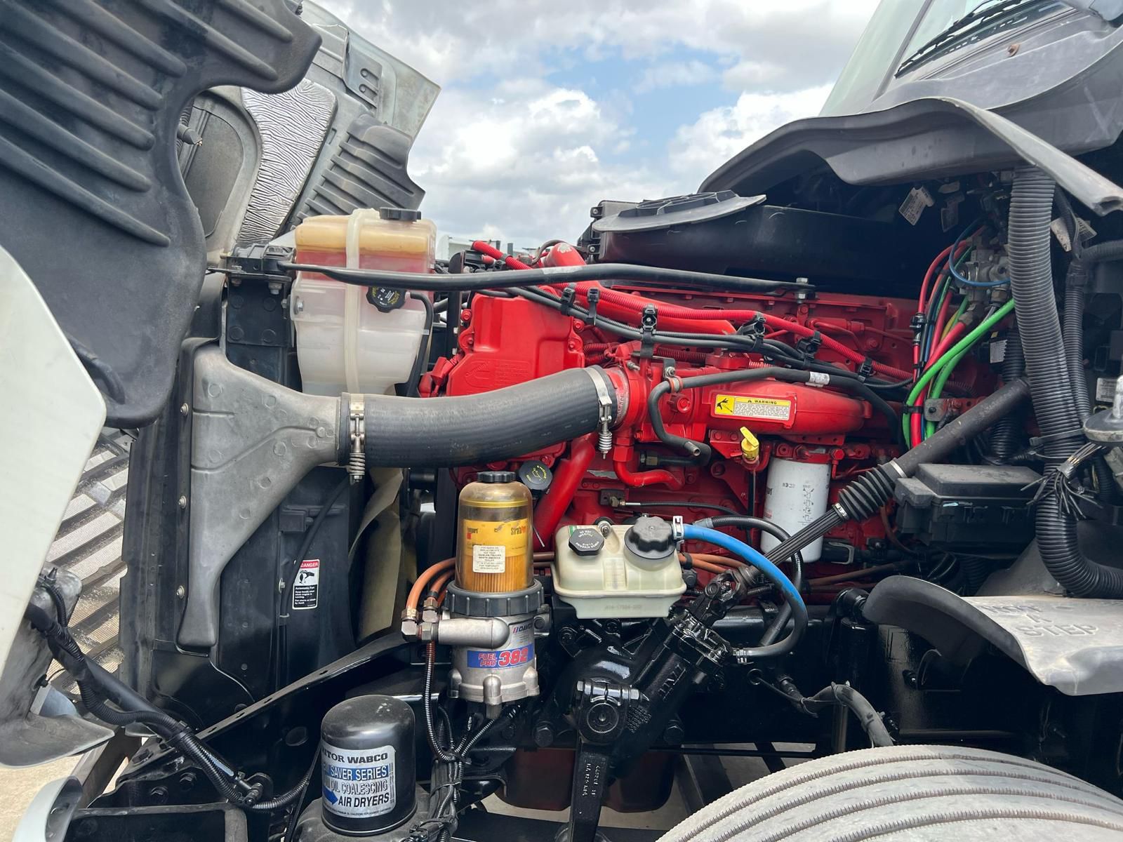2017 Freightliner Cascadia Cummins ISX engine
