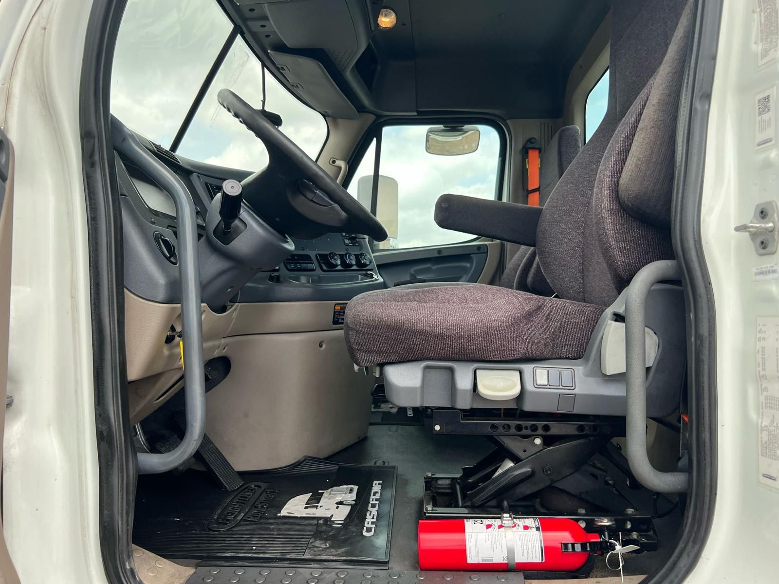 2017 Freightliner Cascadia cabin interior