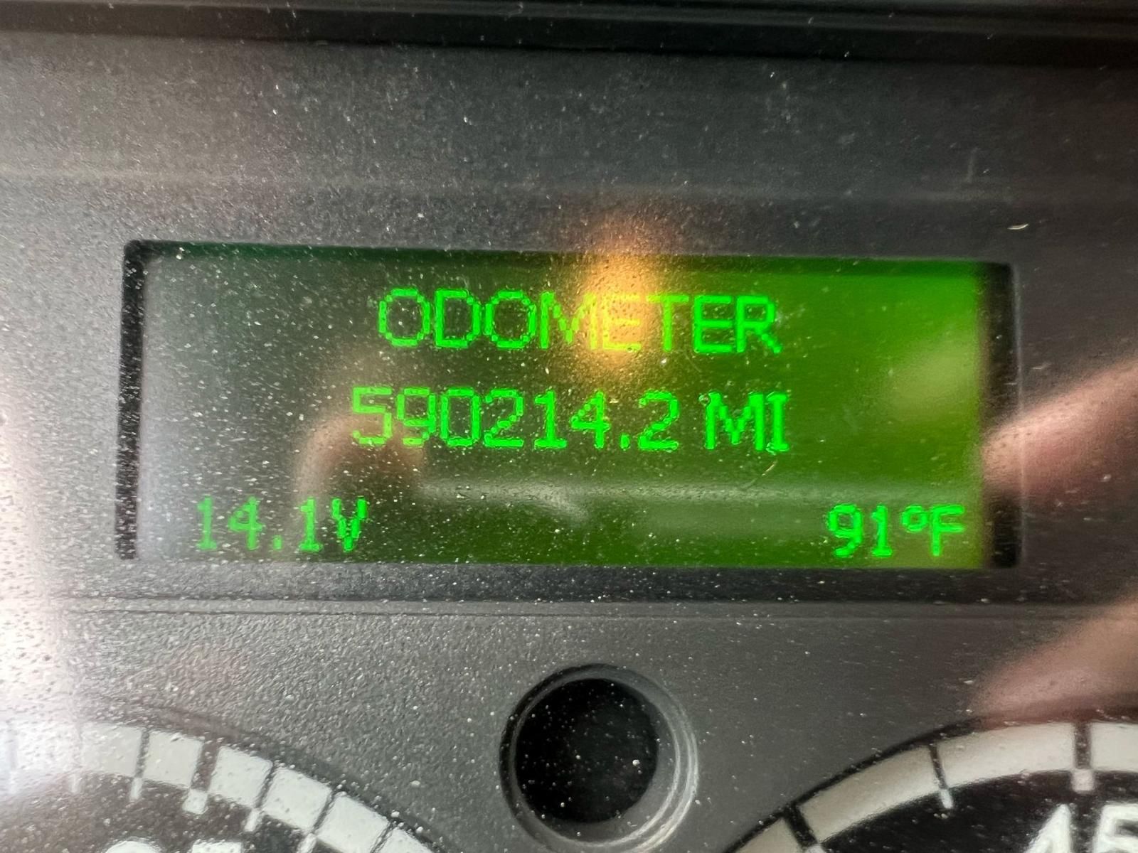 2017 Freightliner Cascadia odometer 590214 miles