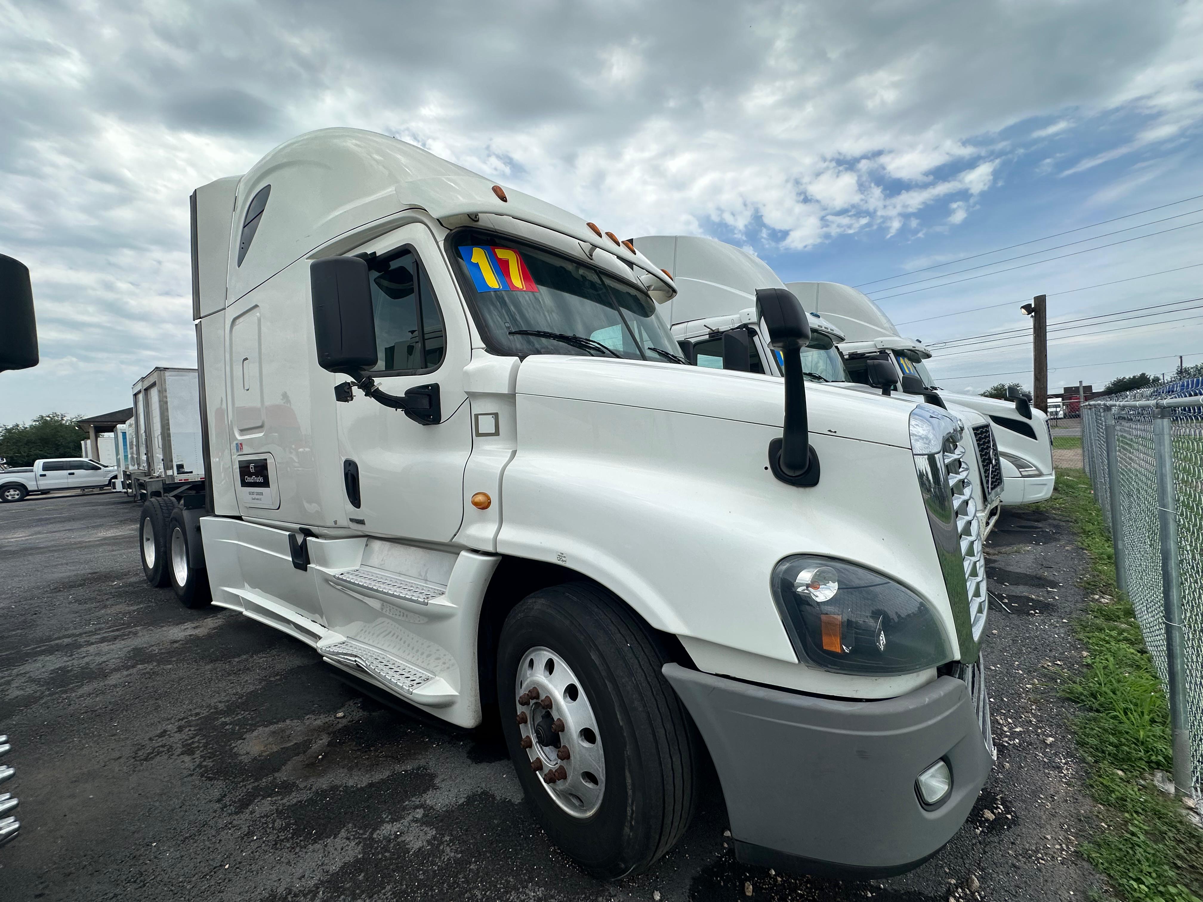 2017 Freightliner Cascadia driver-side view of sleeper cab