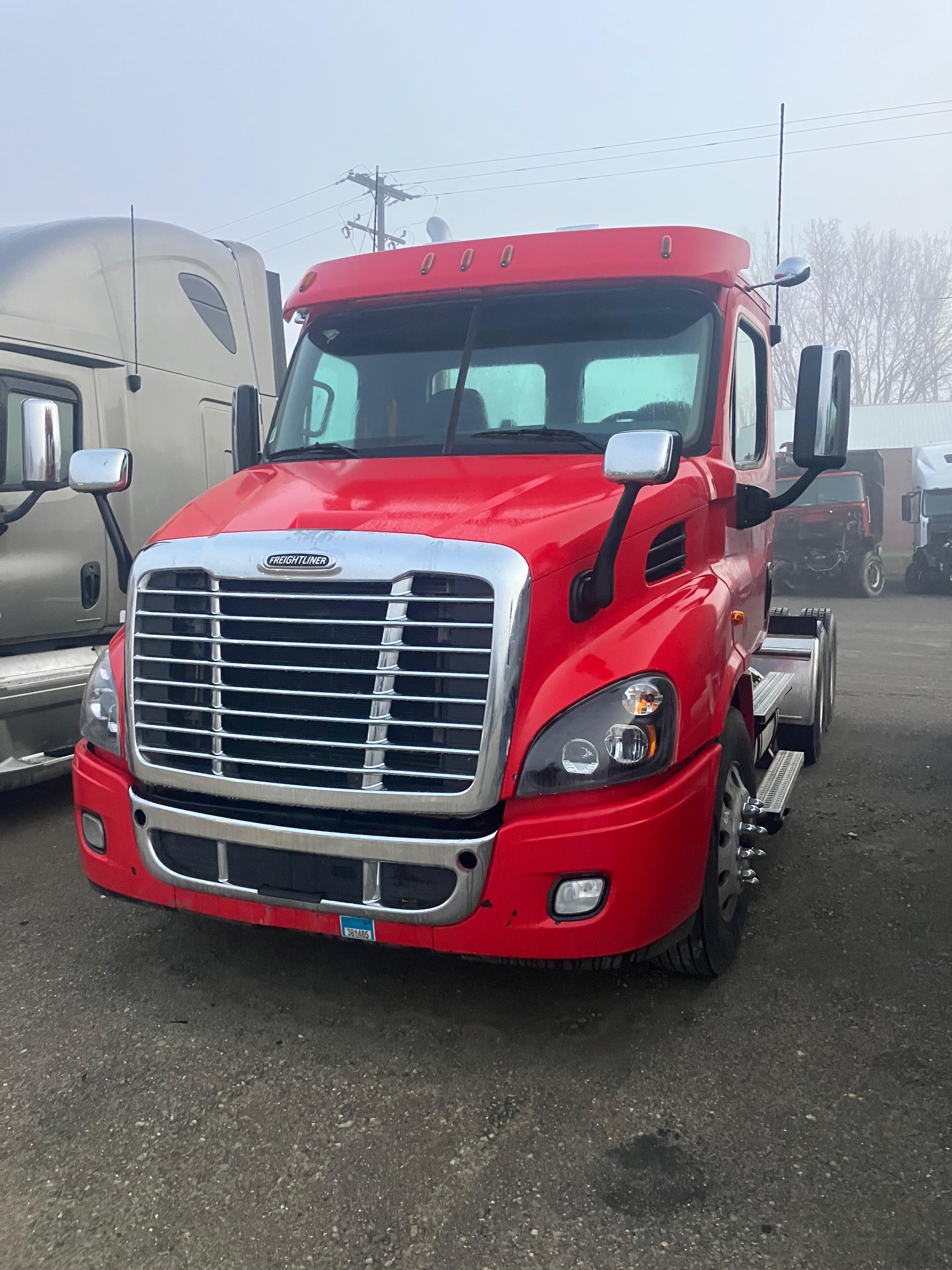 2020 Freightliner Cascadia Day Cab front view