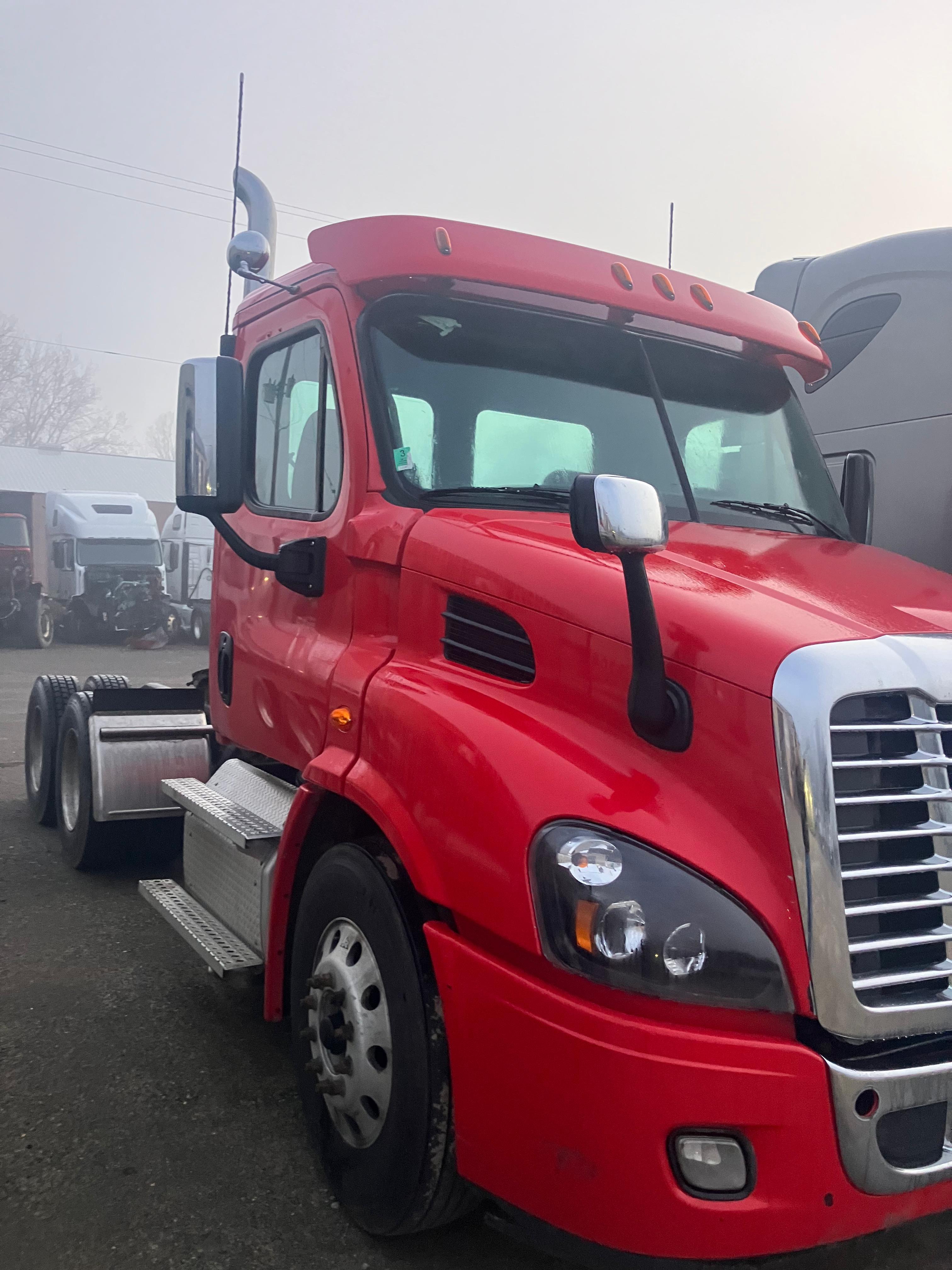2020 Freightliner Cascadia Day Cab driver-side front angle
