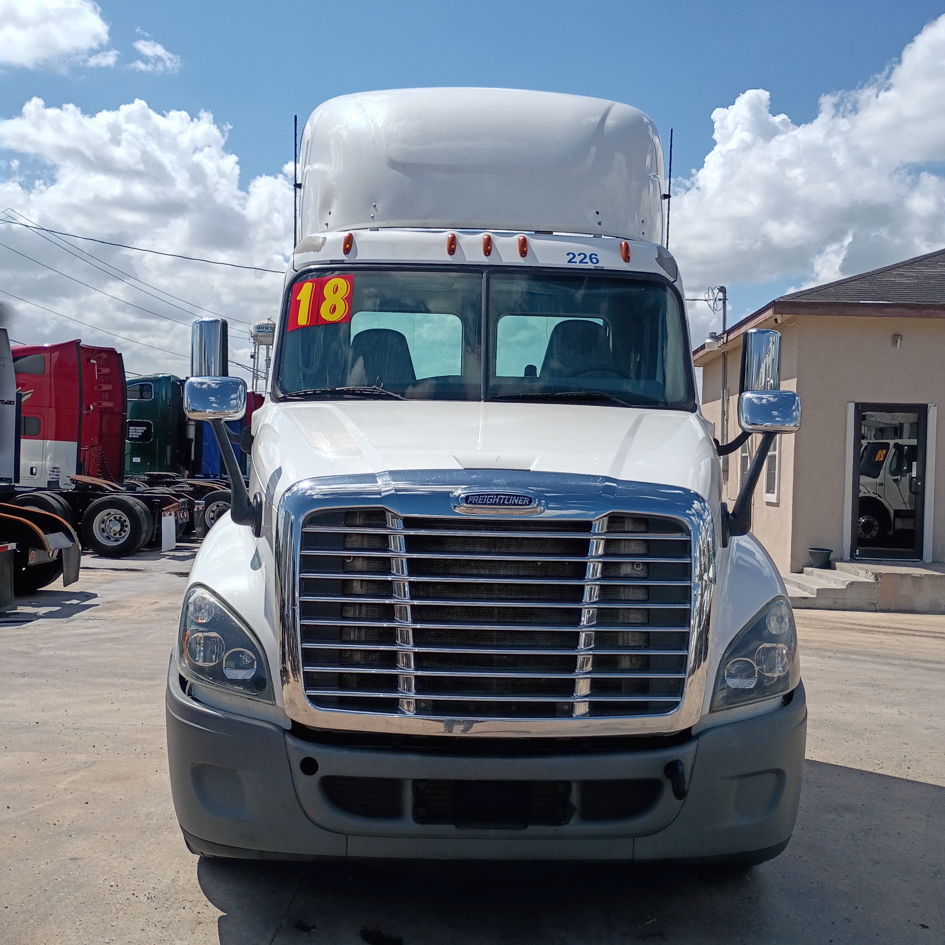 2018 Freightliner Cascadia Evolution Day Cab front grille head-on