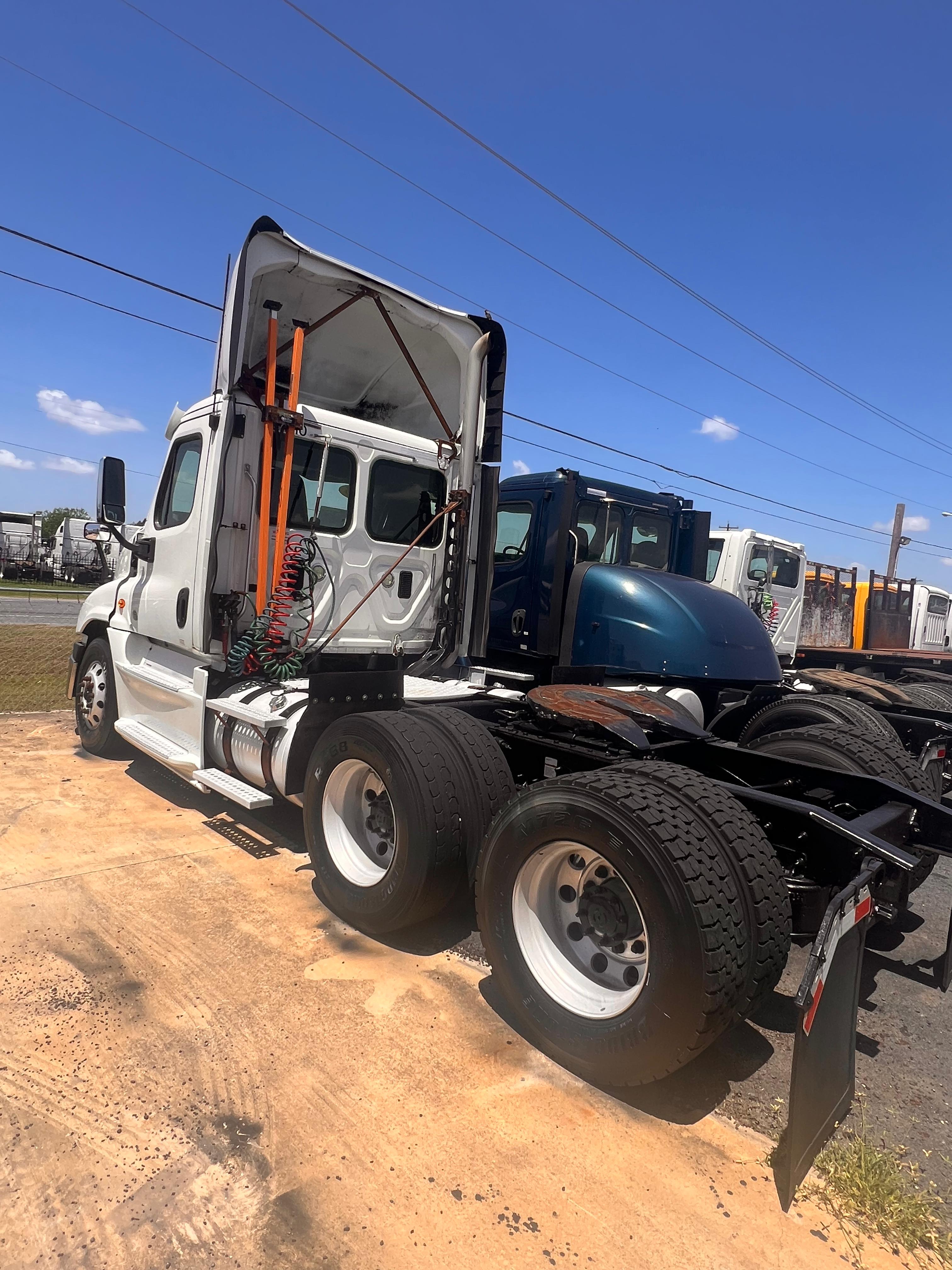 2016 Freightliner Cascadia Day Cab rear side view
