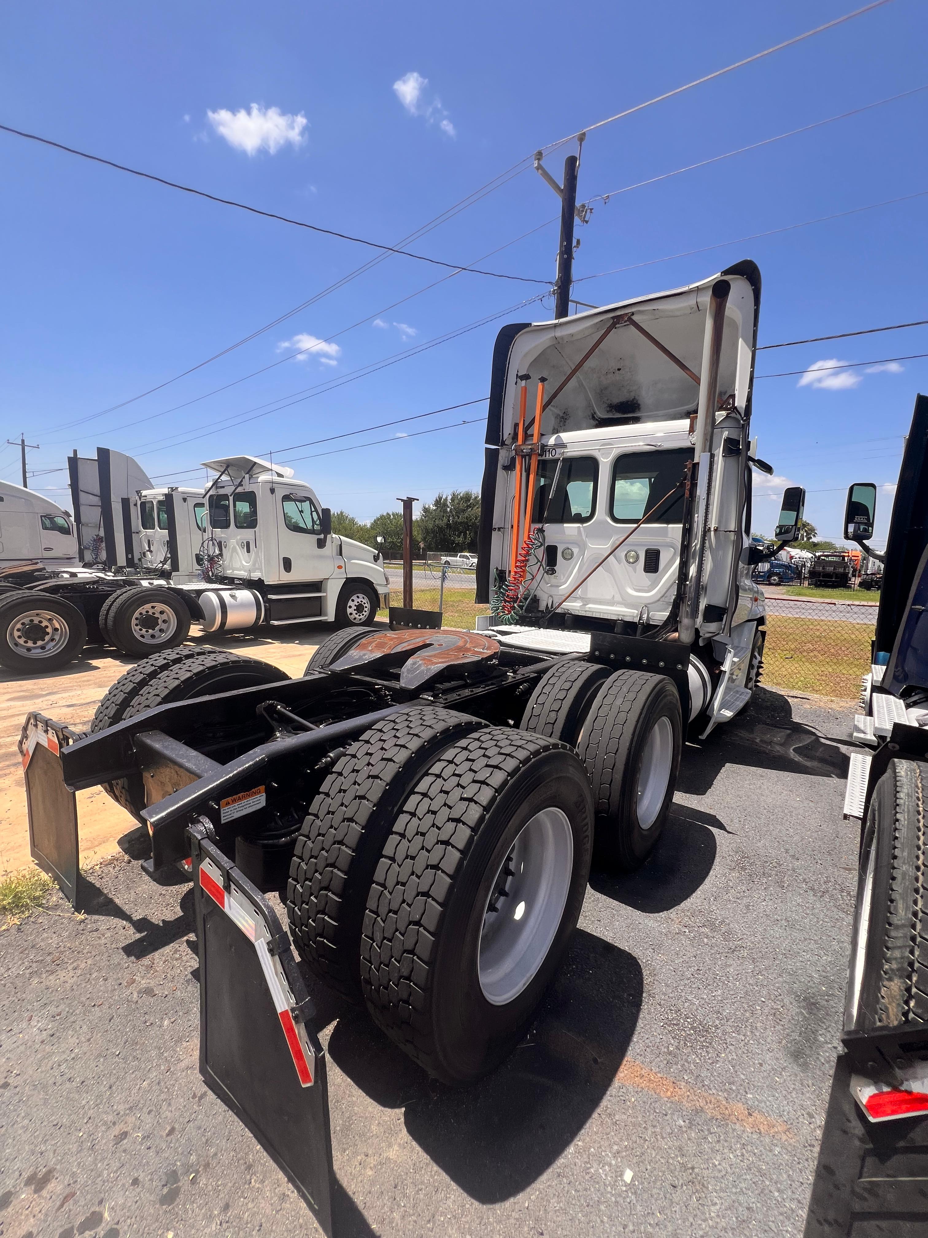 2016 Freightliner Cascadia Day Cab rear quarter