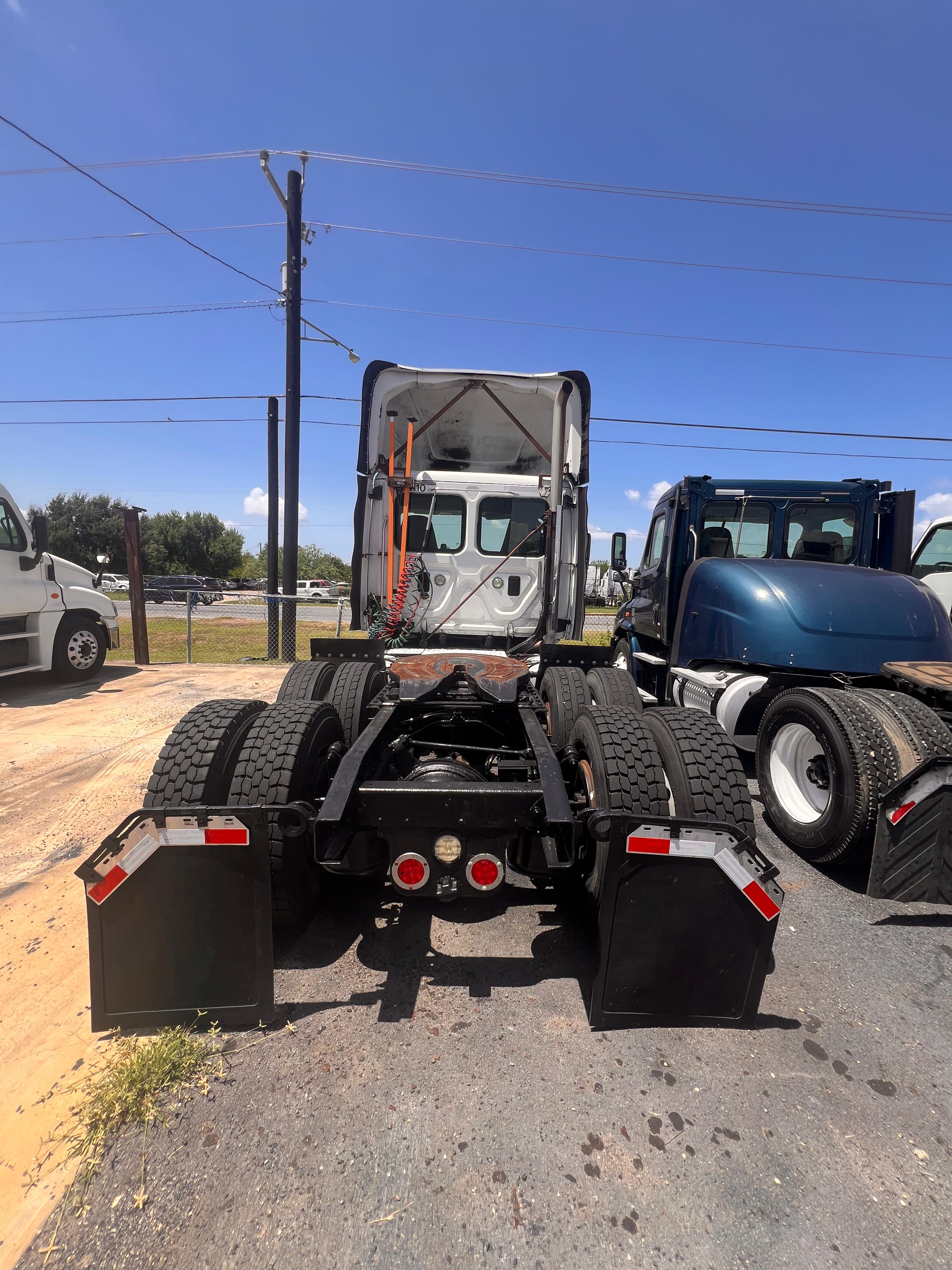 2016 Freightliner Cascadia Day Cab rear view