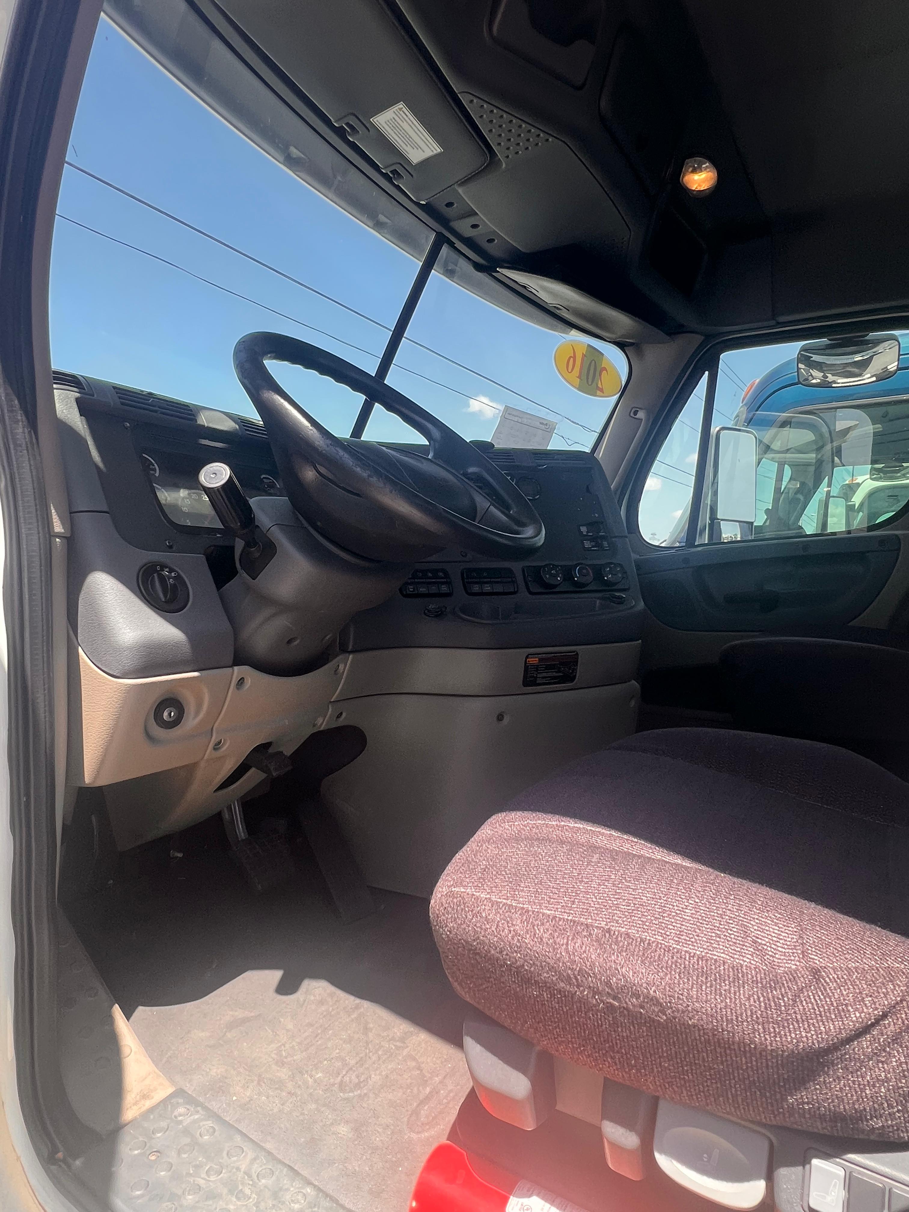 2016 Freightliner Cascadia Day Cab interior