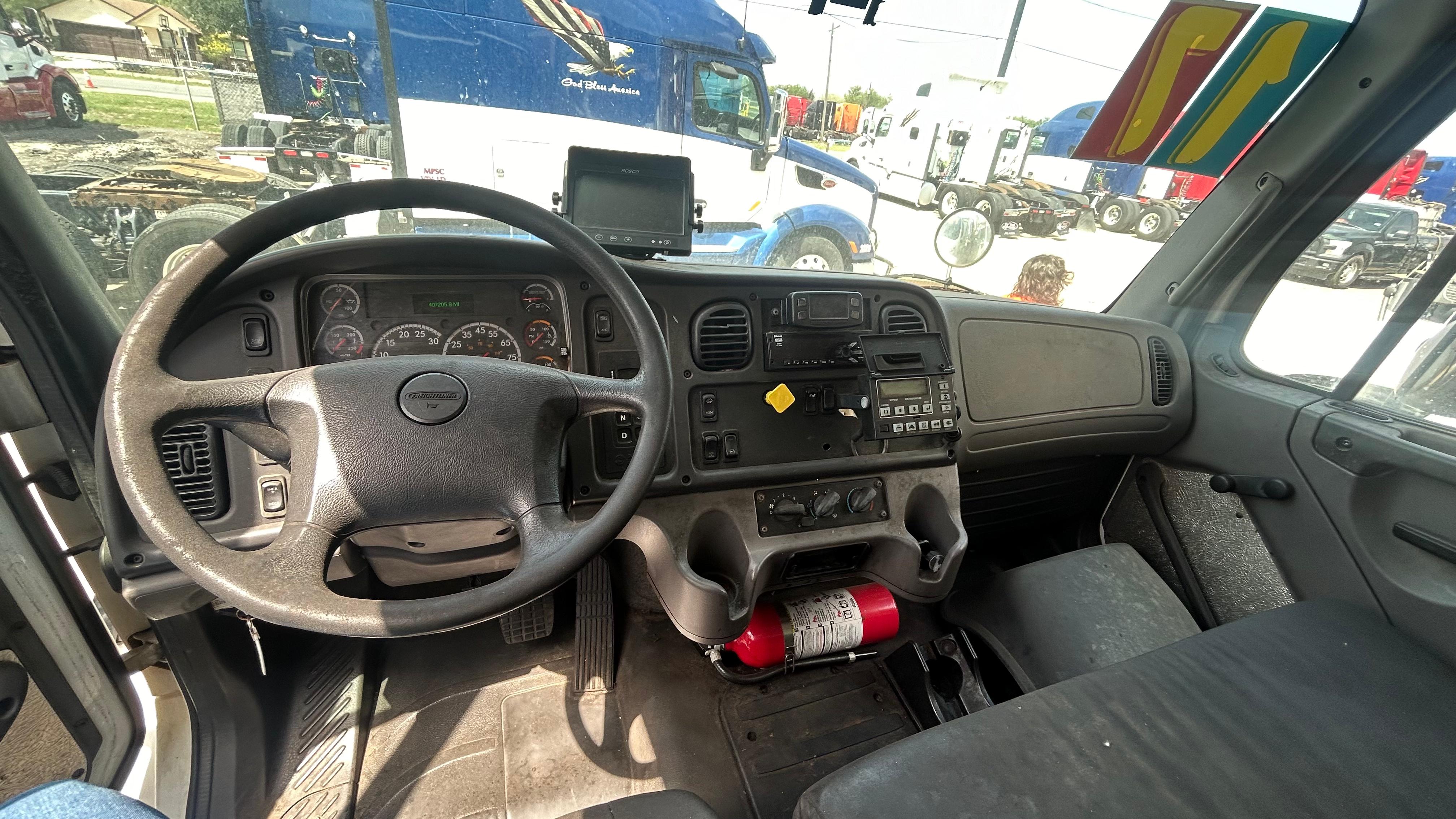 2017 Freightliner M2 24ft Reefer cabin interior
