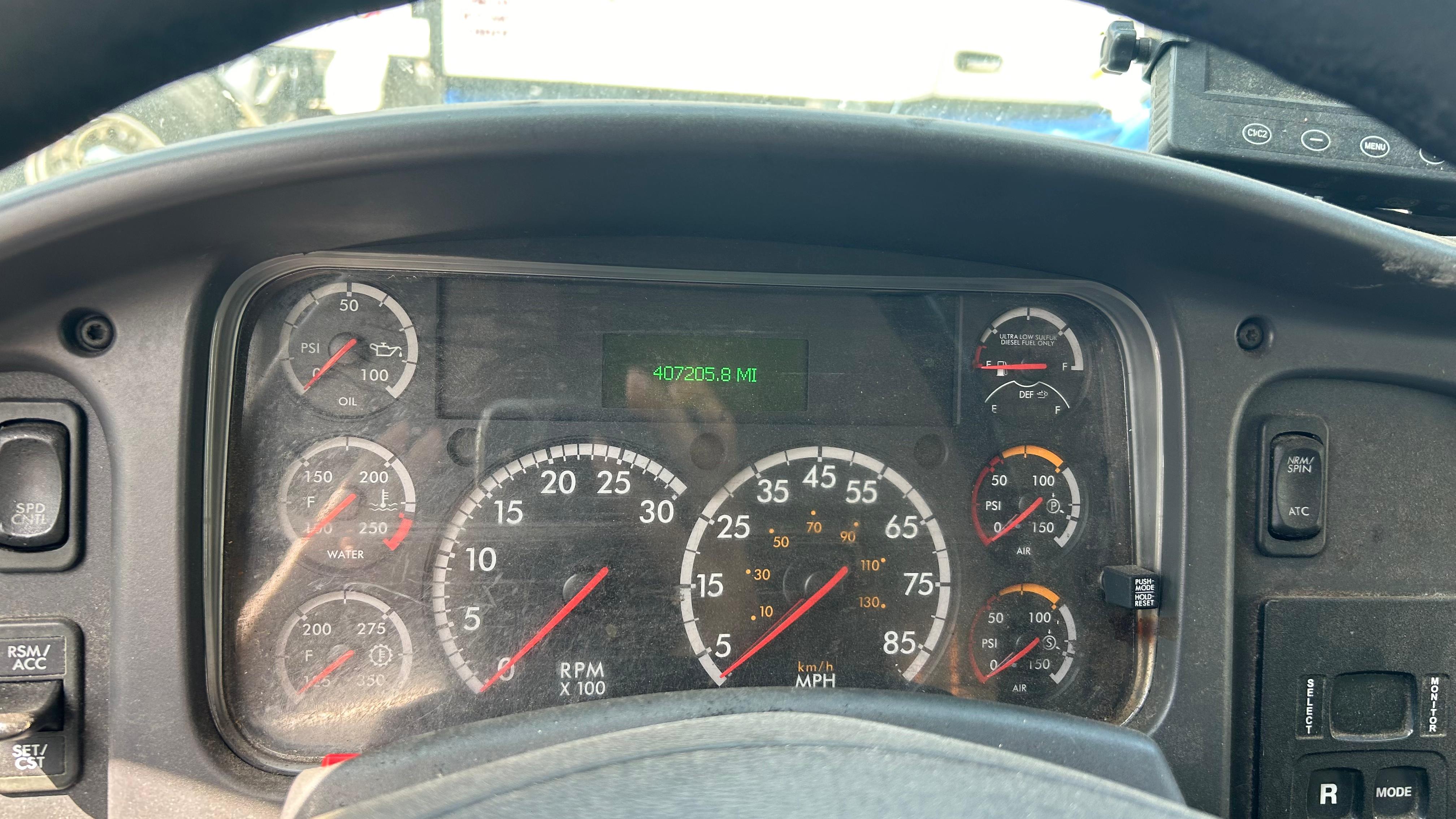 2017 Freightliner M2 24ft Reefer odometer
