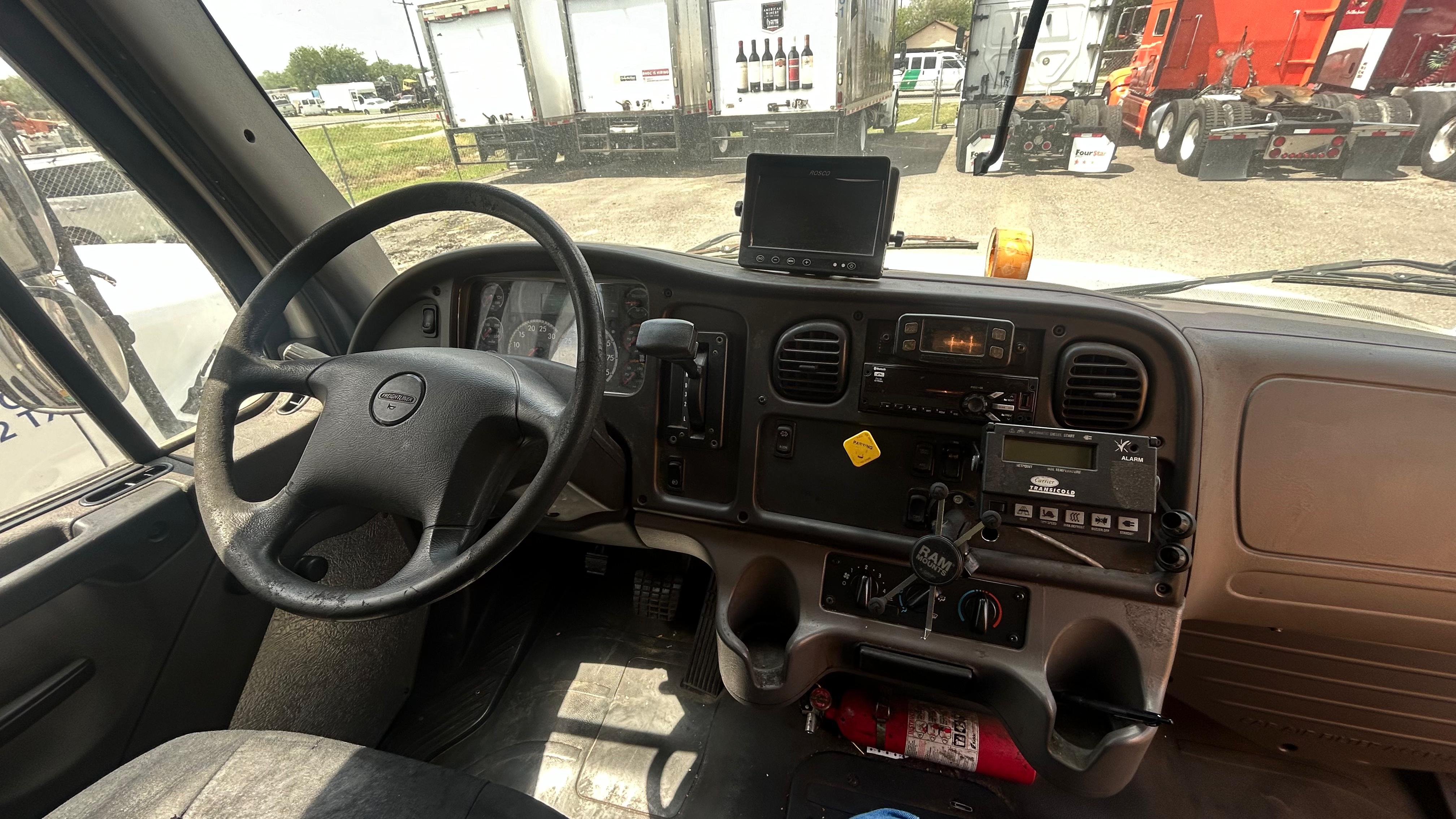 2017 Freightliner M2 20ft Reefer dashboard