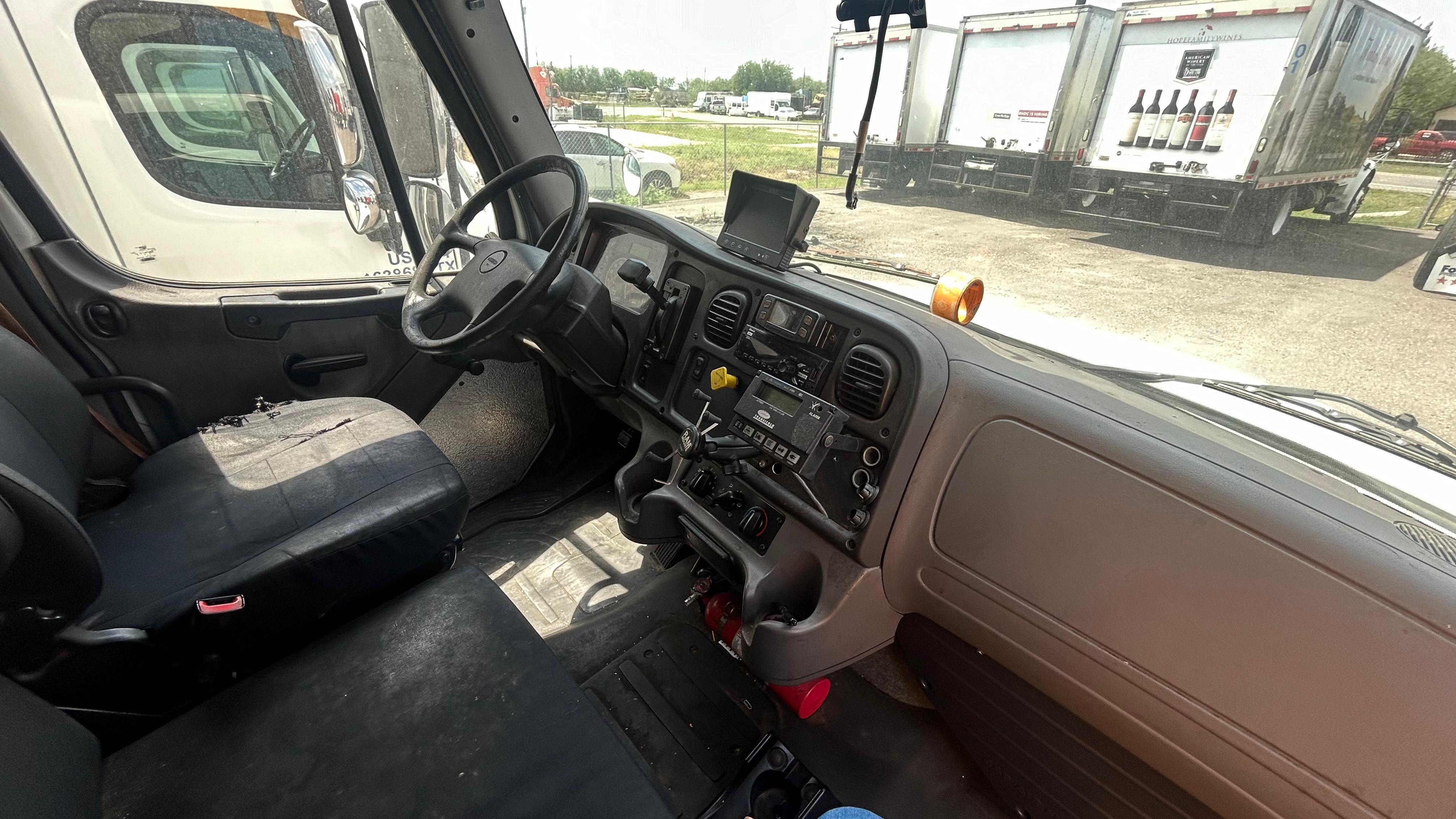 2017 Freightliner M2 20ft Reefer cabin interior