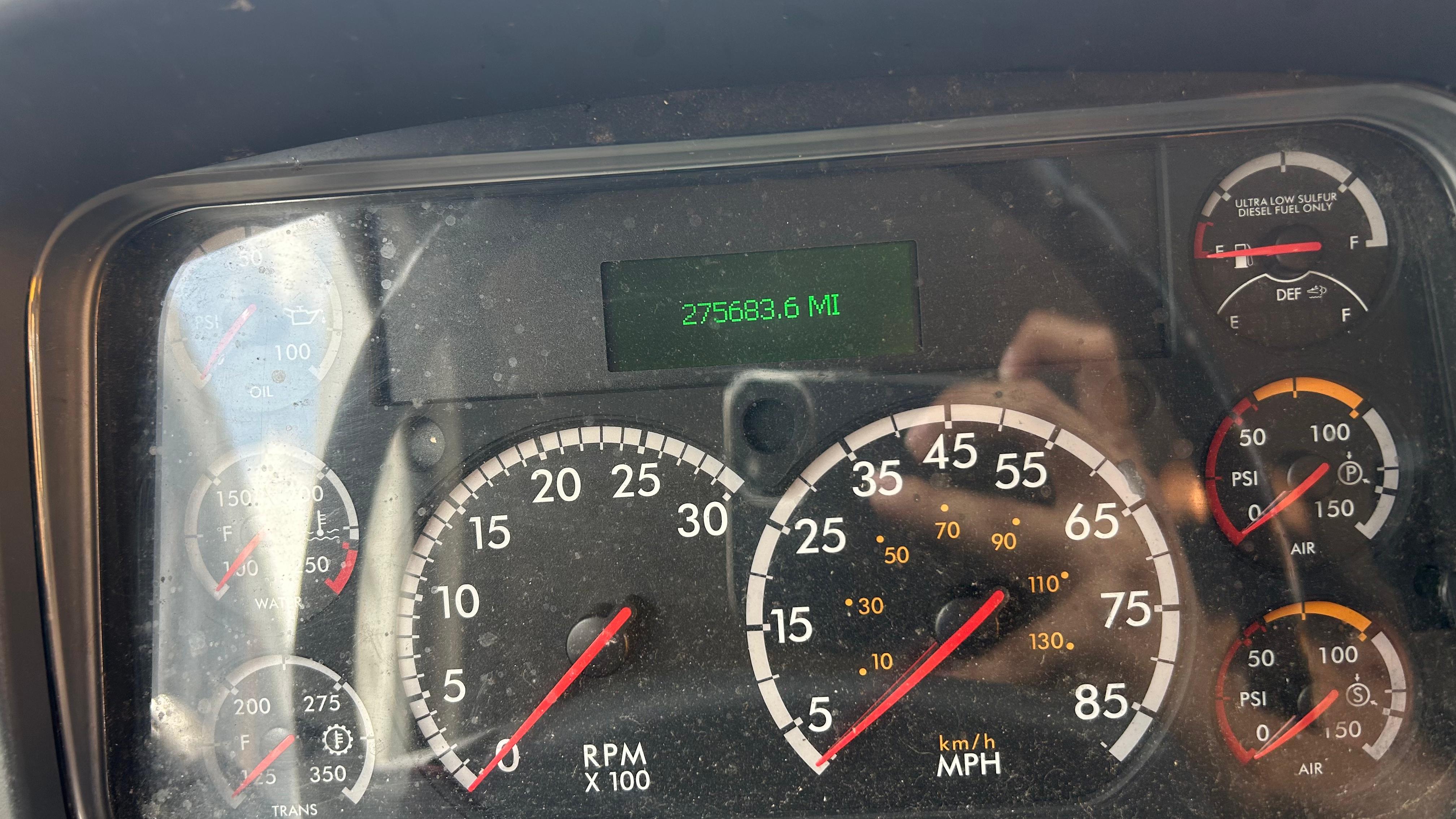 2017 Freightliner M2 20ft Reefer gauge cluster