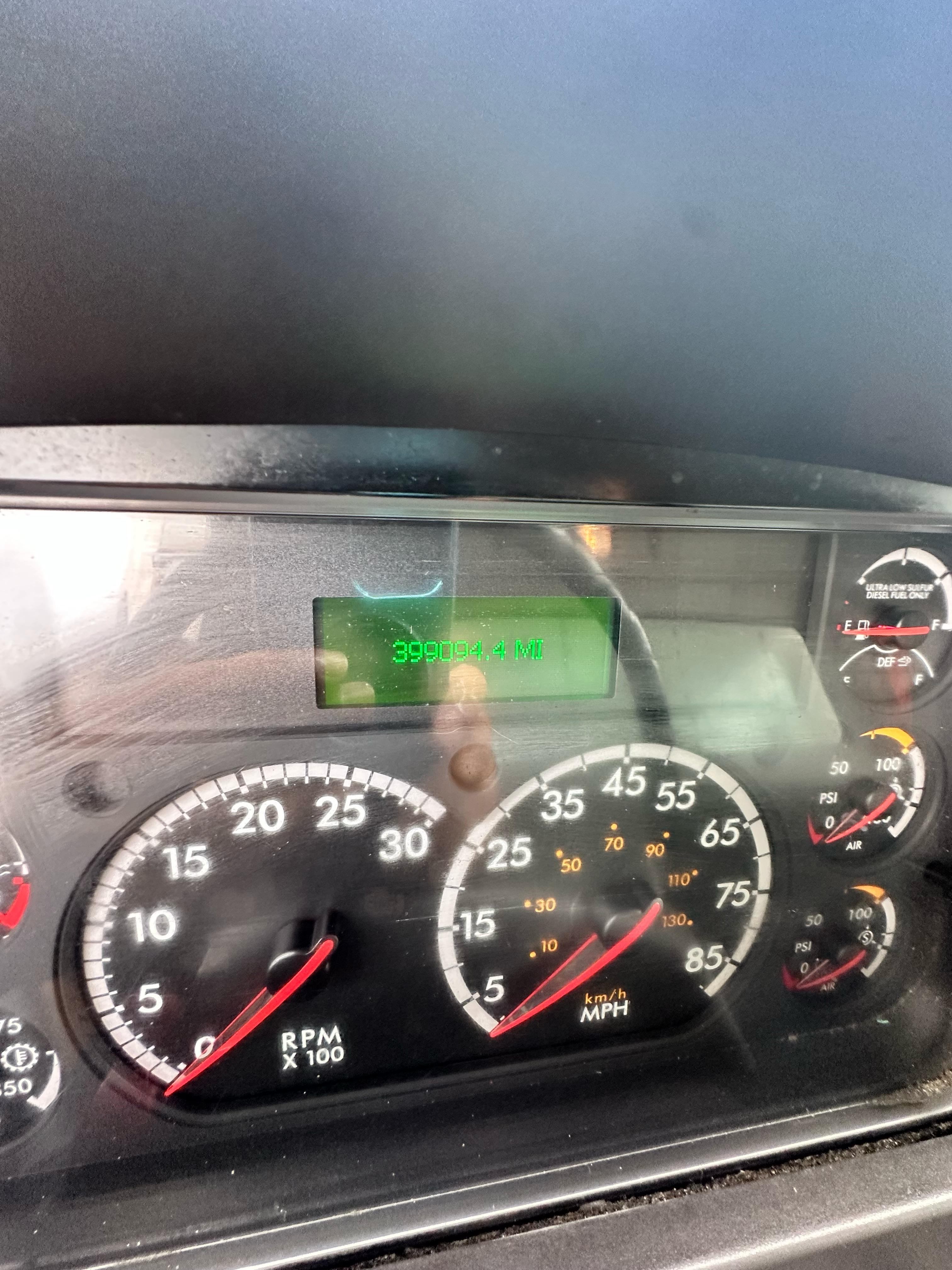 2017 Freightliner M2 22ft Reefer odometer gauge cluster