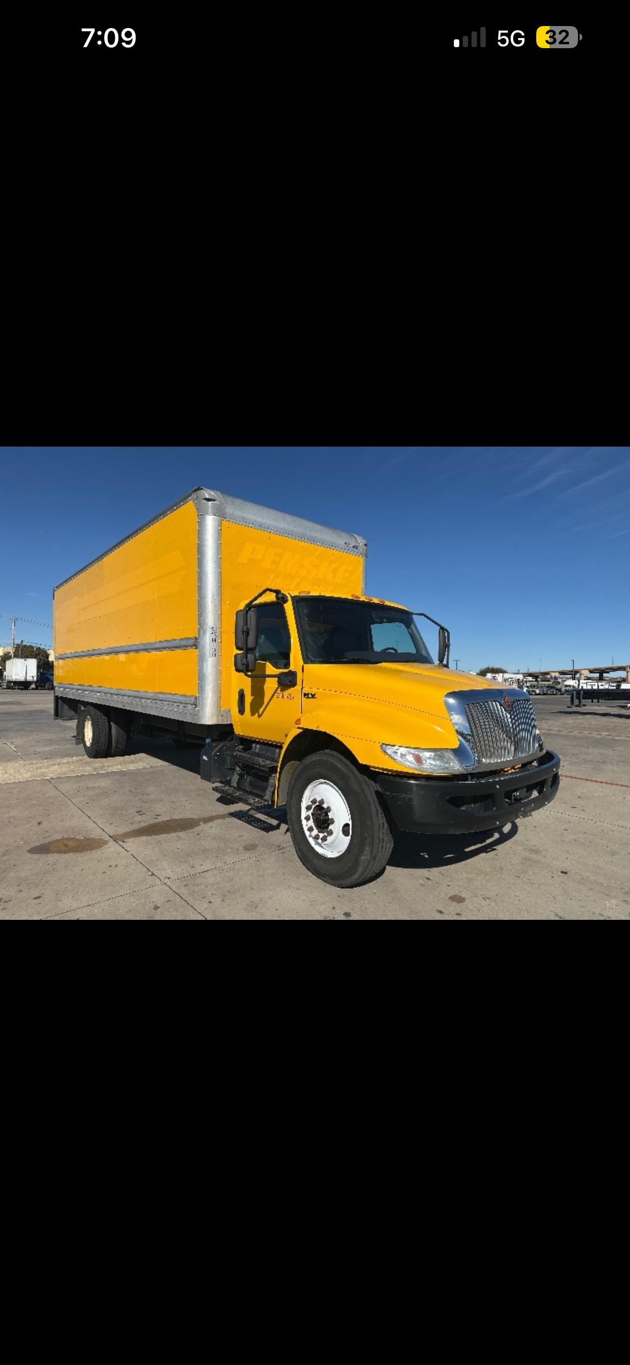 2021 International Box Truck front angle