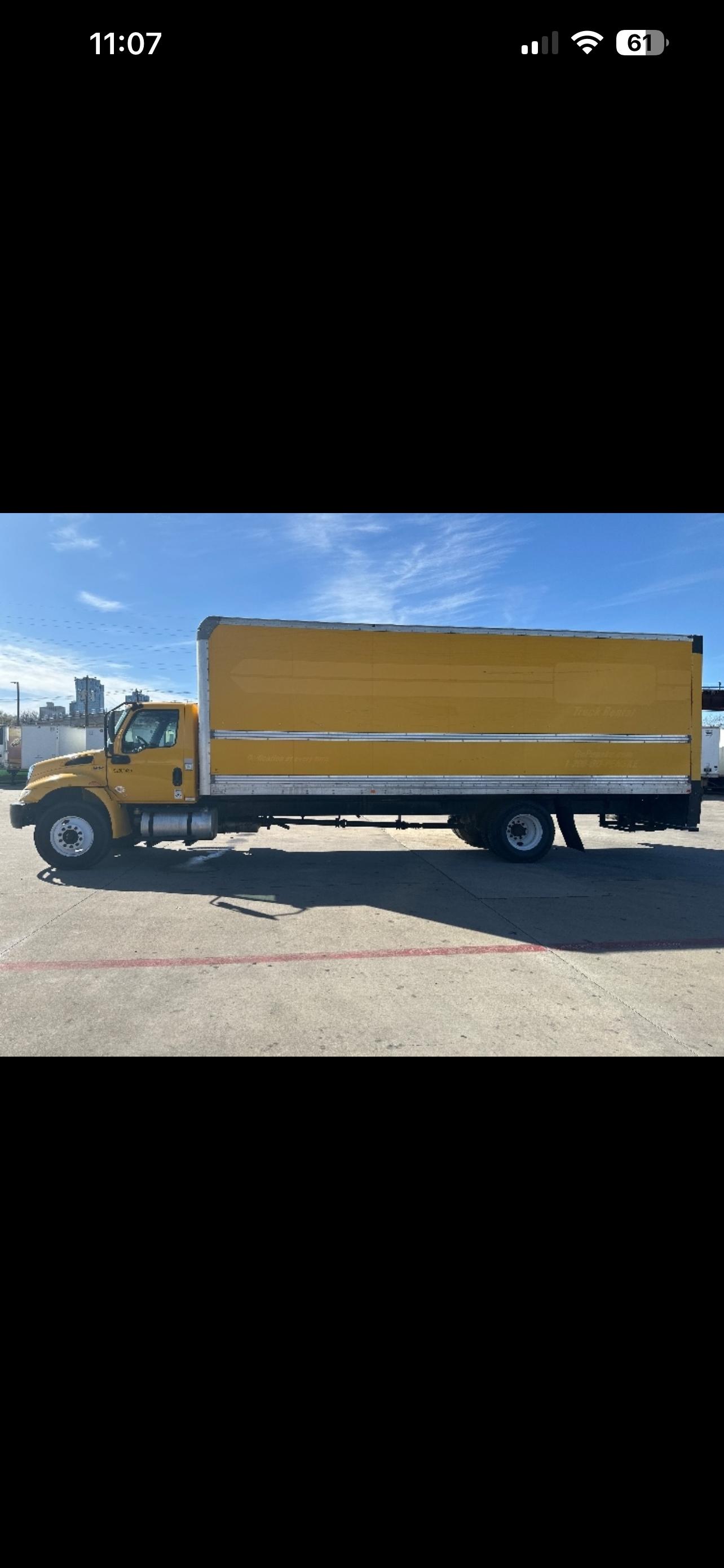 2021 International Box Truck side view