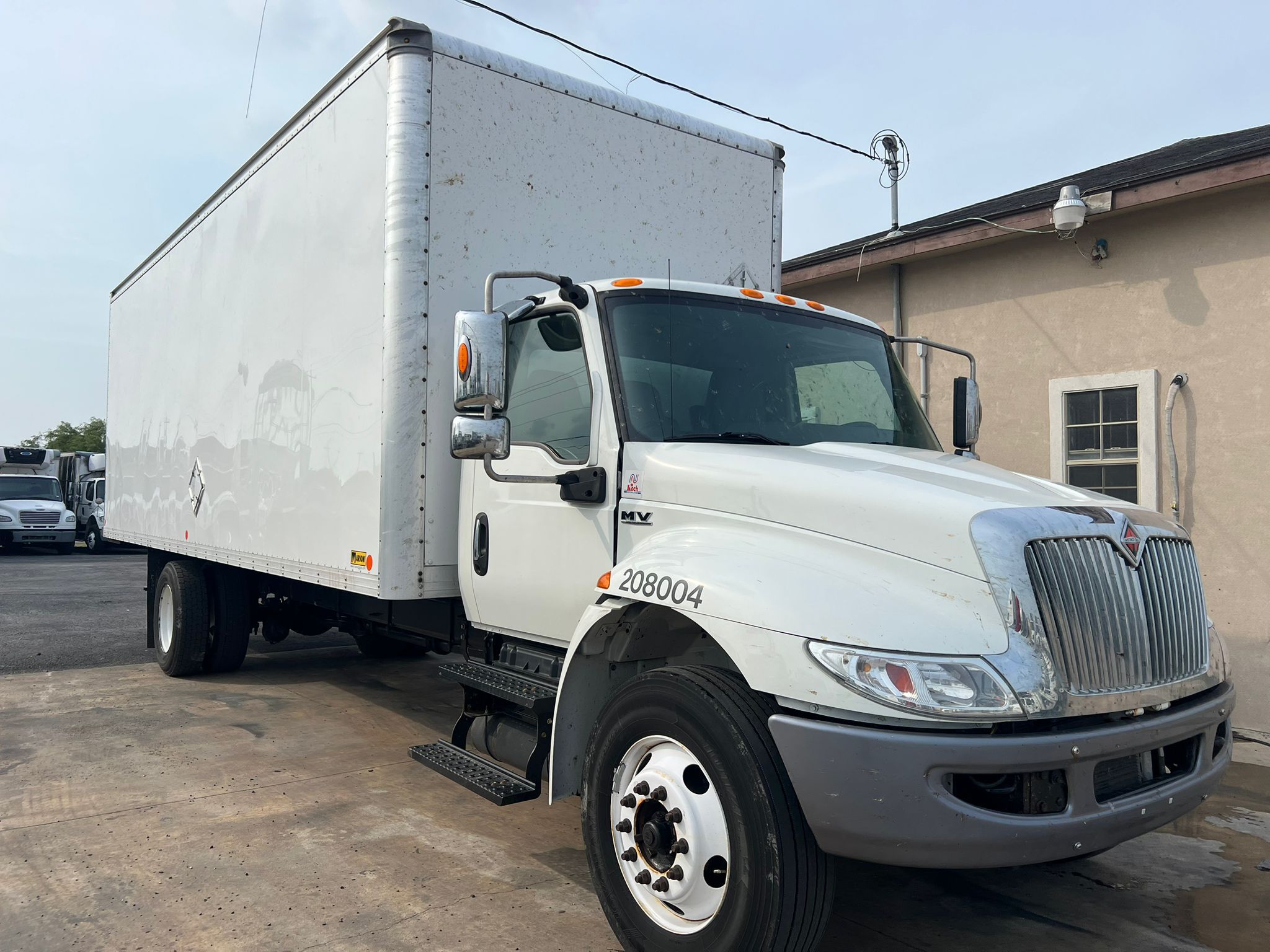 2020 International Box Truck side view