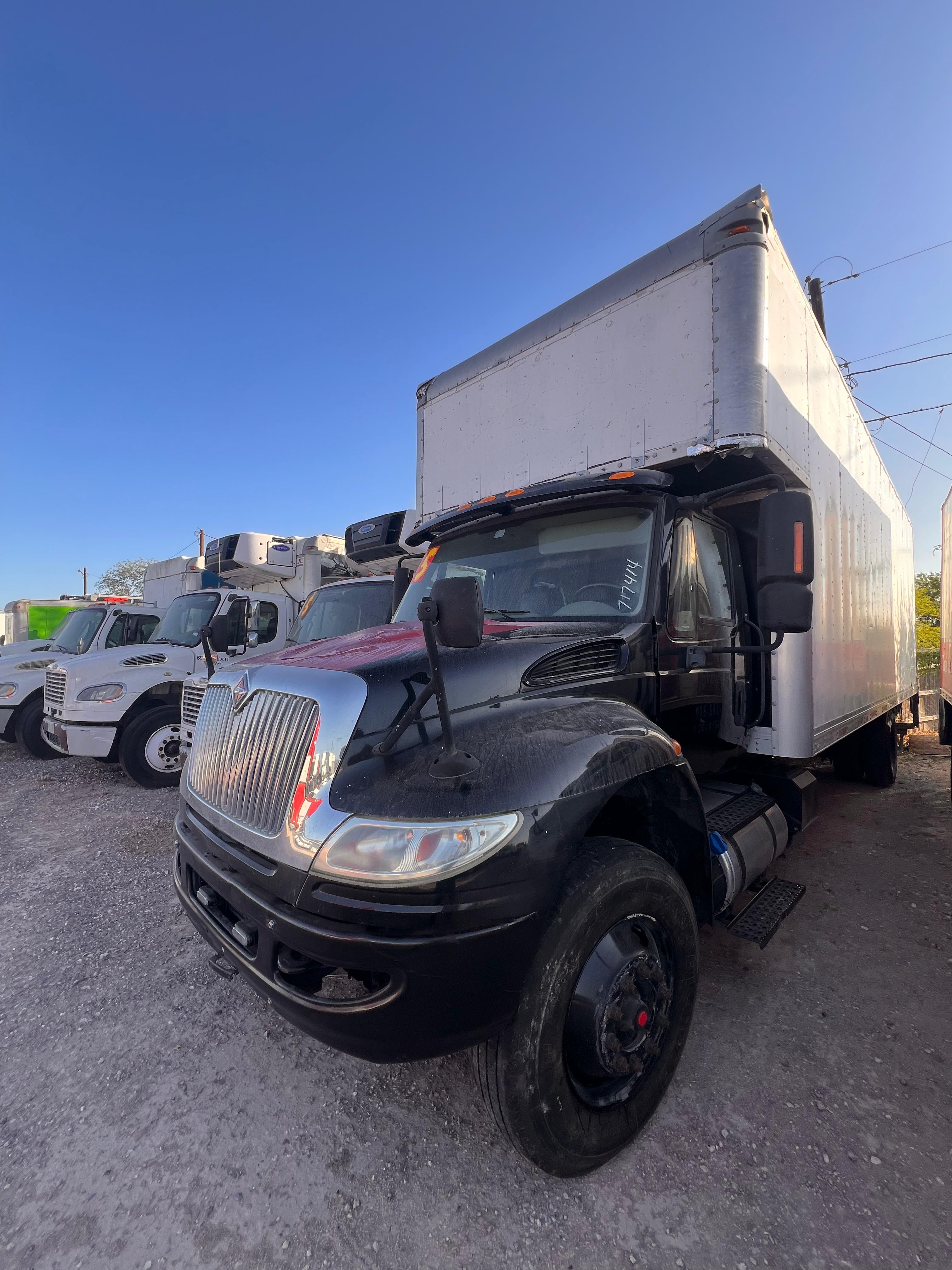 2015 International Box Truck front view