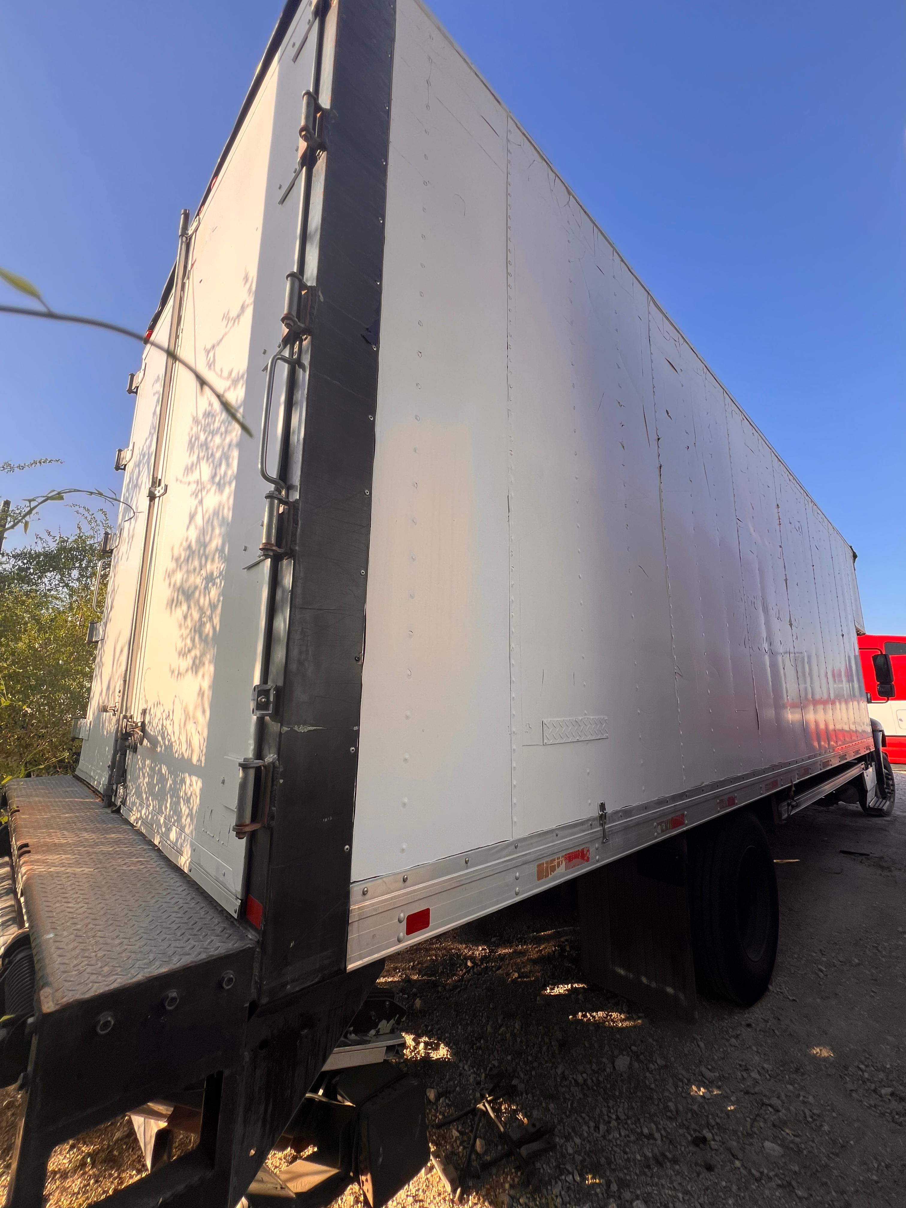 2015 International Box Truck side view