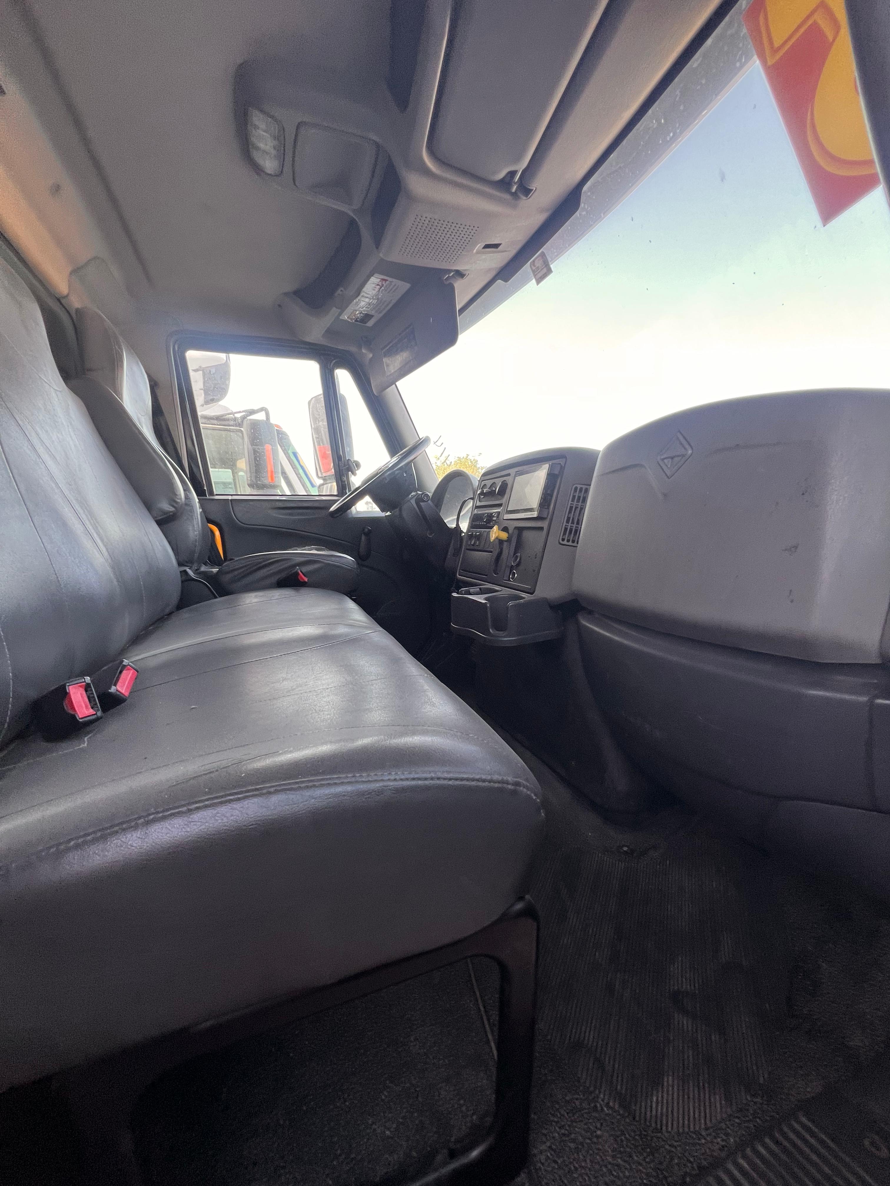 2015 International Box Truck cabin interior