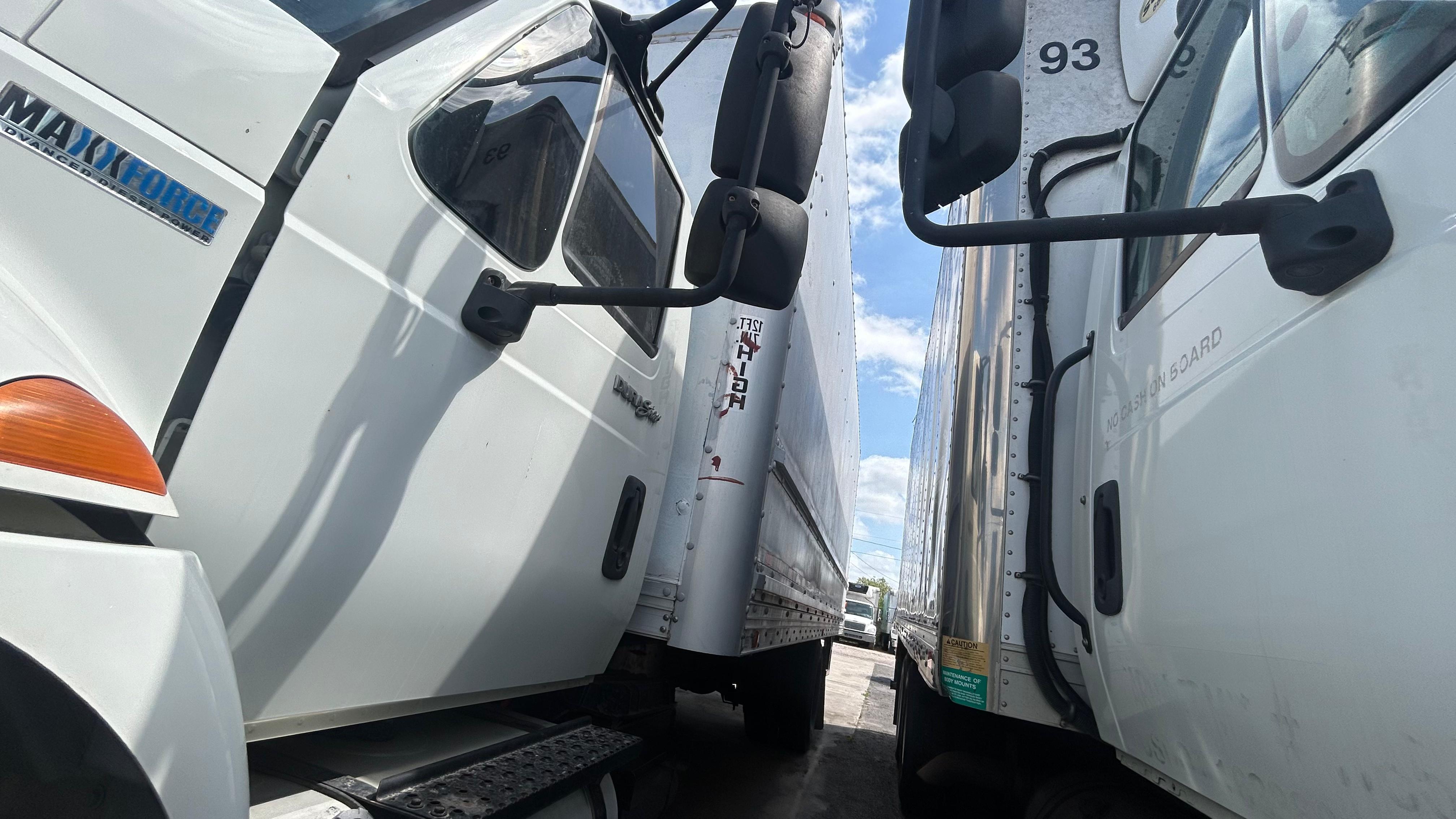 2014 International 24ft Van Box Truck rear with ramp