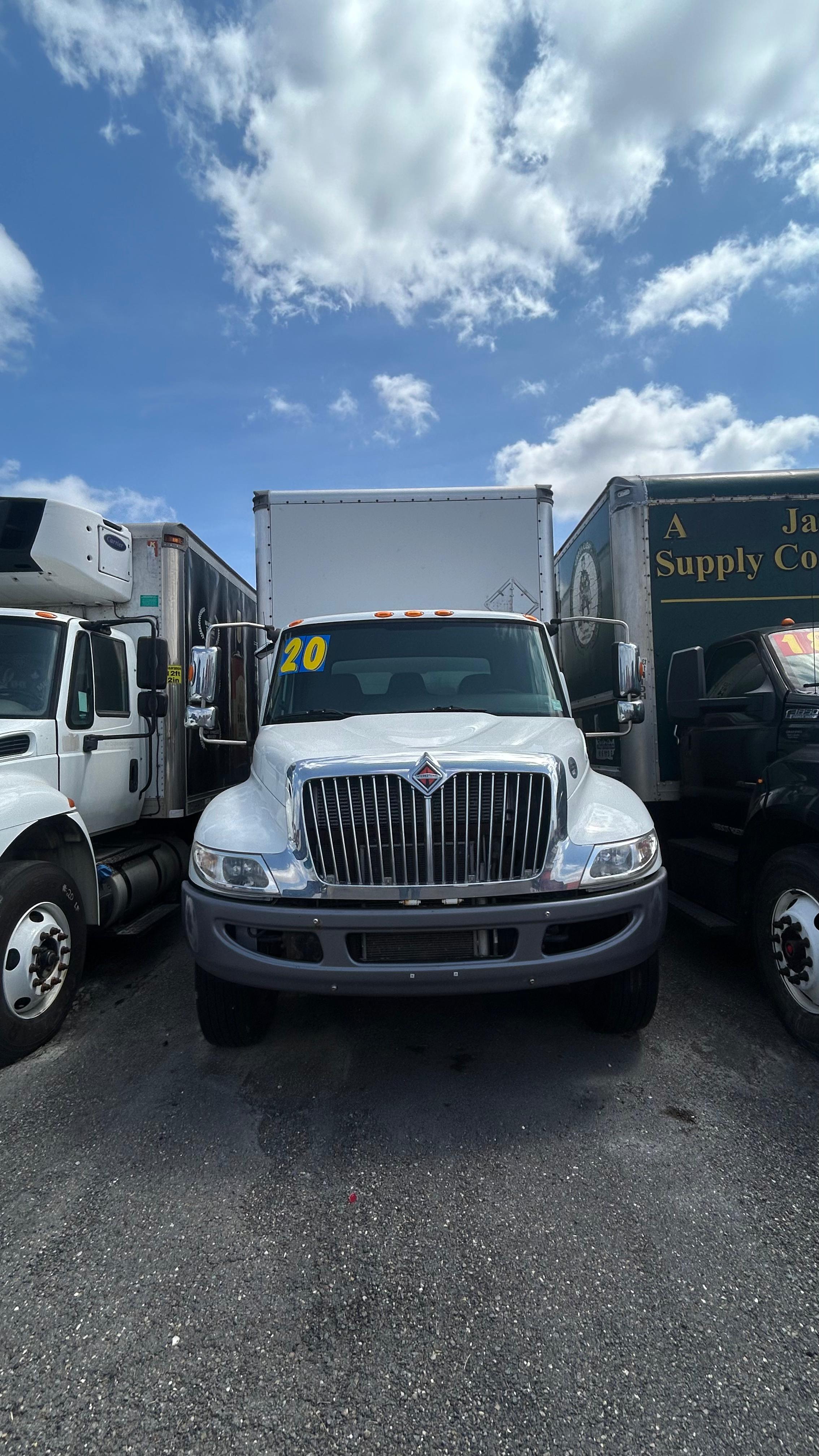 2020 International 26ft Box Truck front view