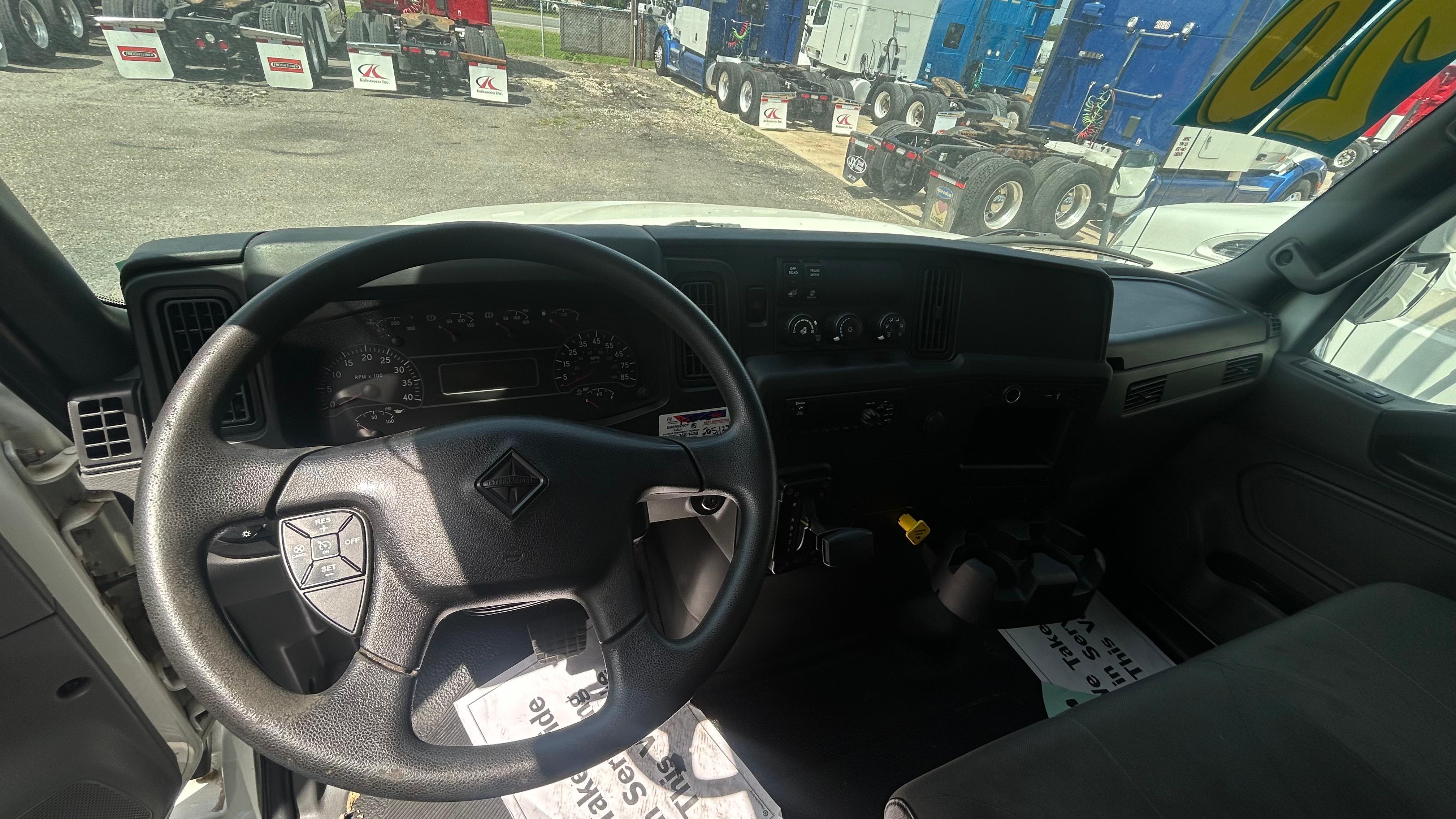 2020 International 26ft Box Truck dashboard