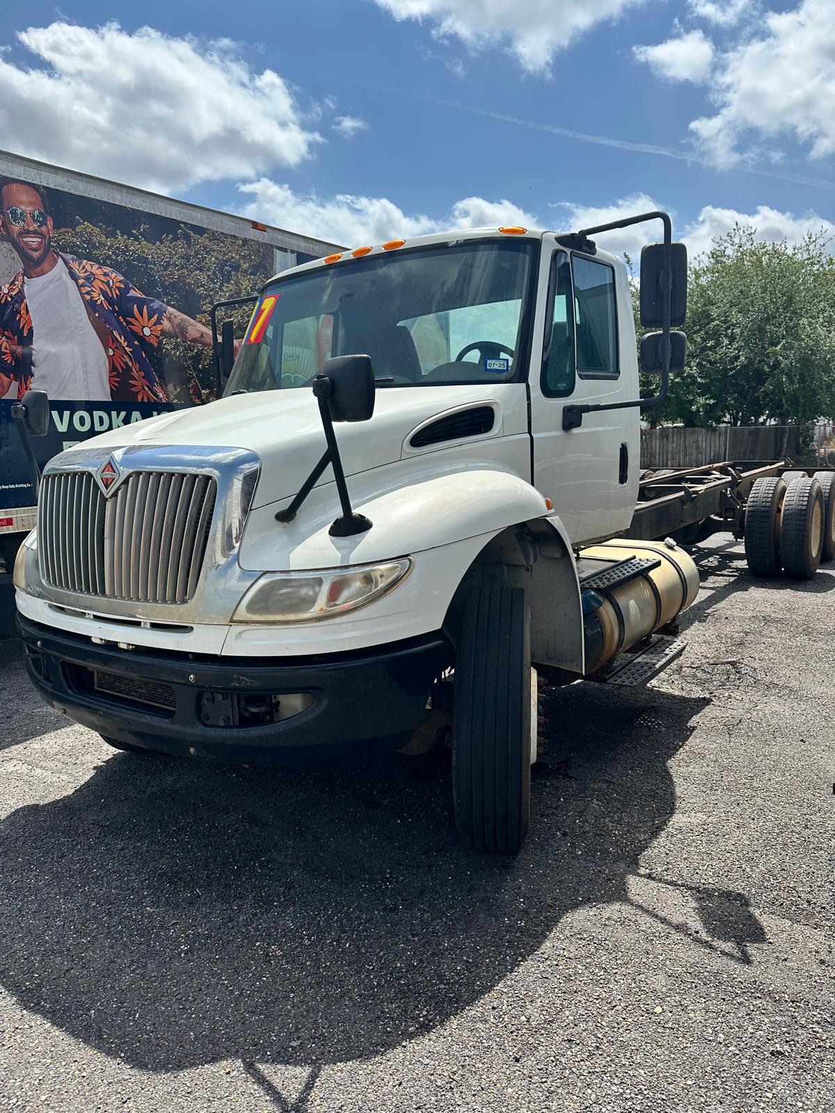 2017 International Tandem Cab & Chassis front angle