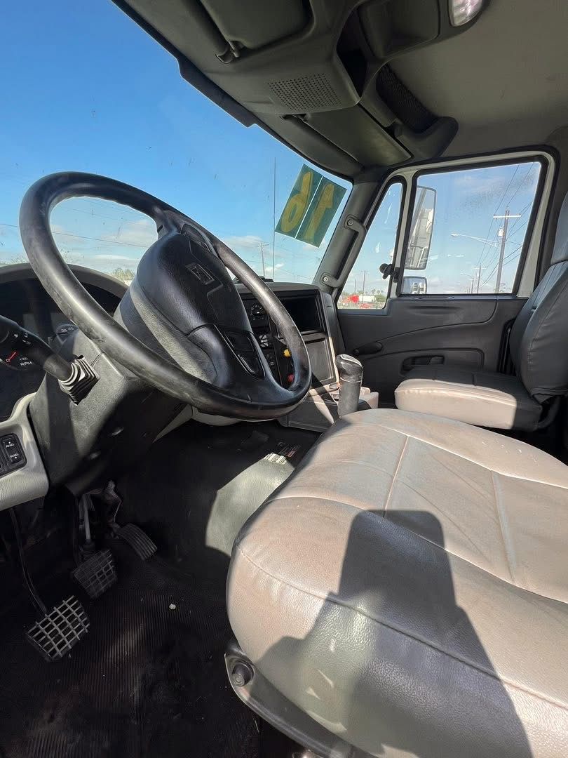 2016 International Dump Truck interior