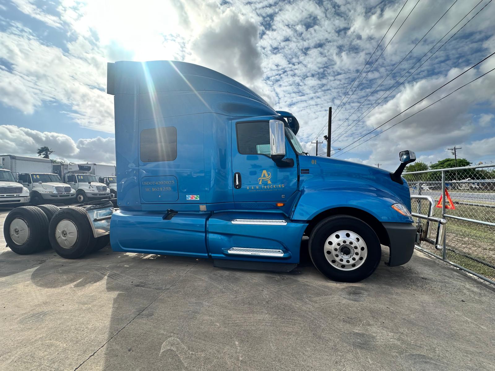 2018 International side view