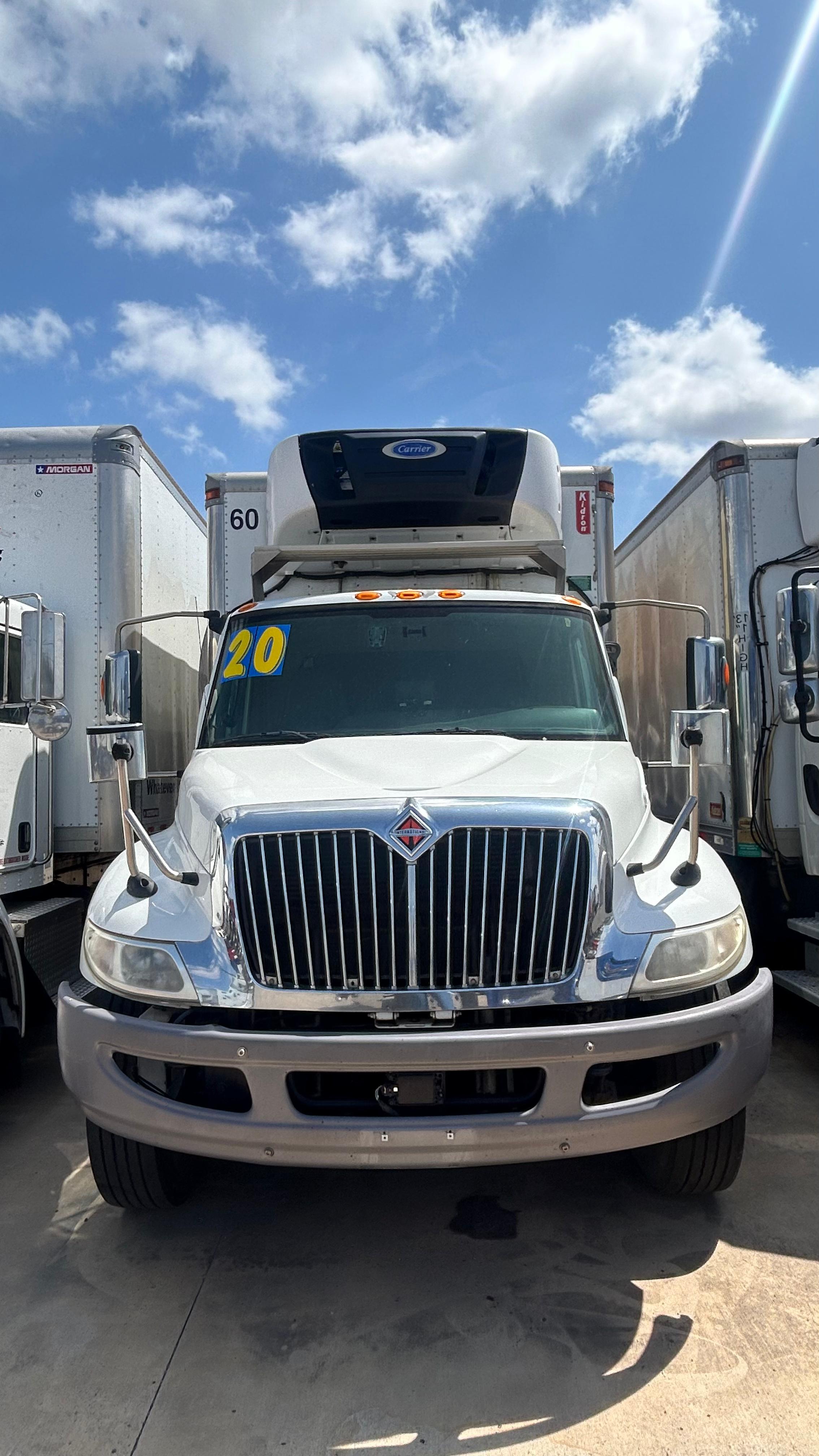 2020 International 22ft Reefer front view with Carrier unit
