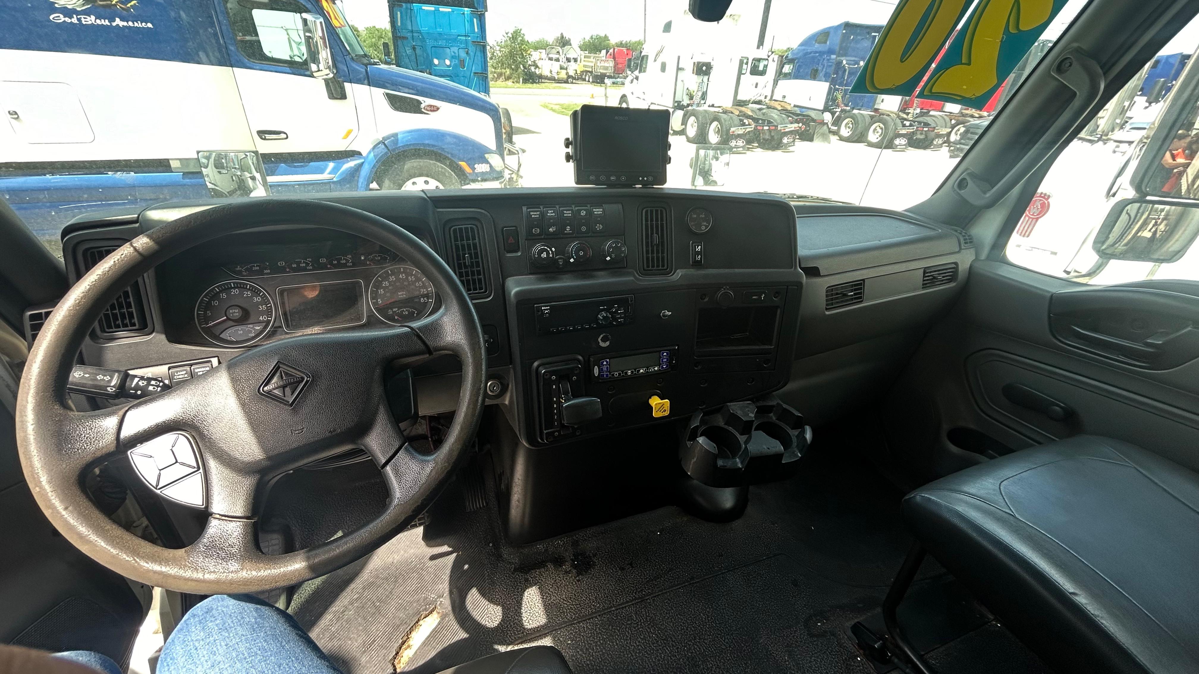 2020 International 22ft Reefer dashboard