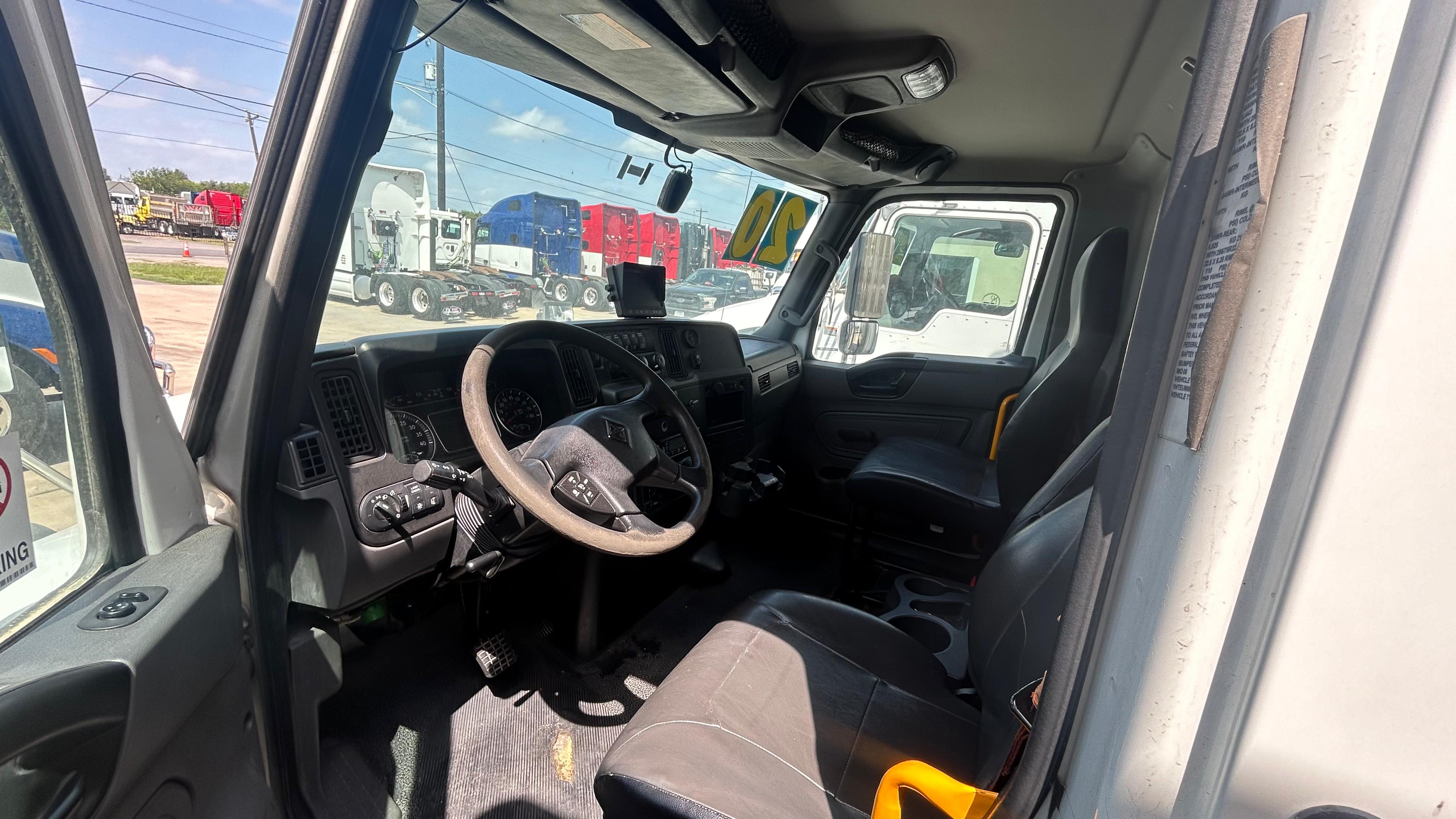 2020 International 22ft Reefer cabin interior