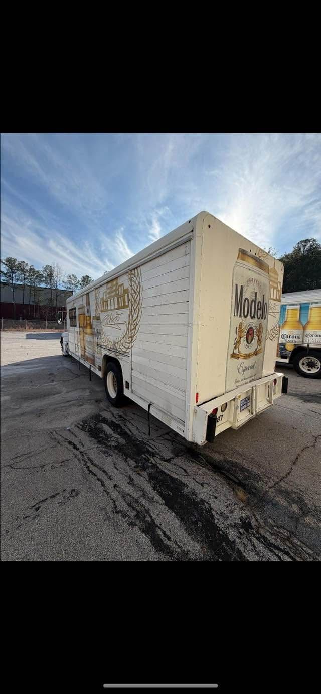 2017 Kenworth T270 side view