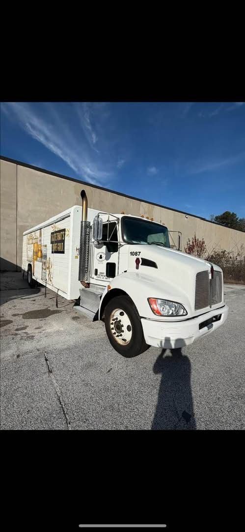 2017 Kenworth T270 interior