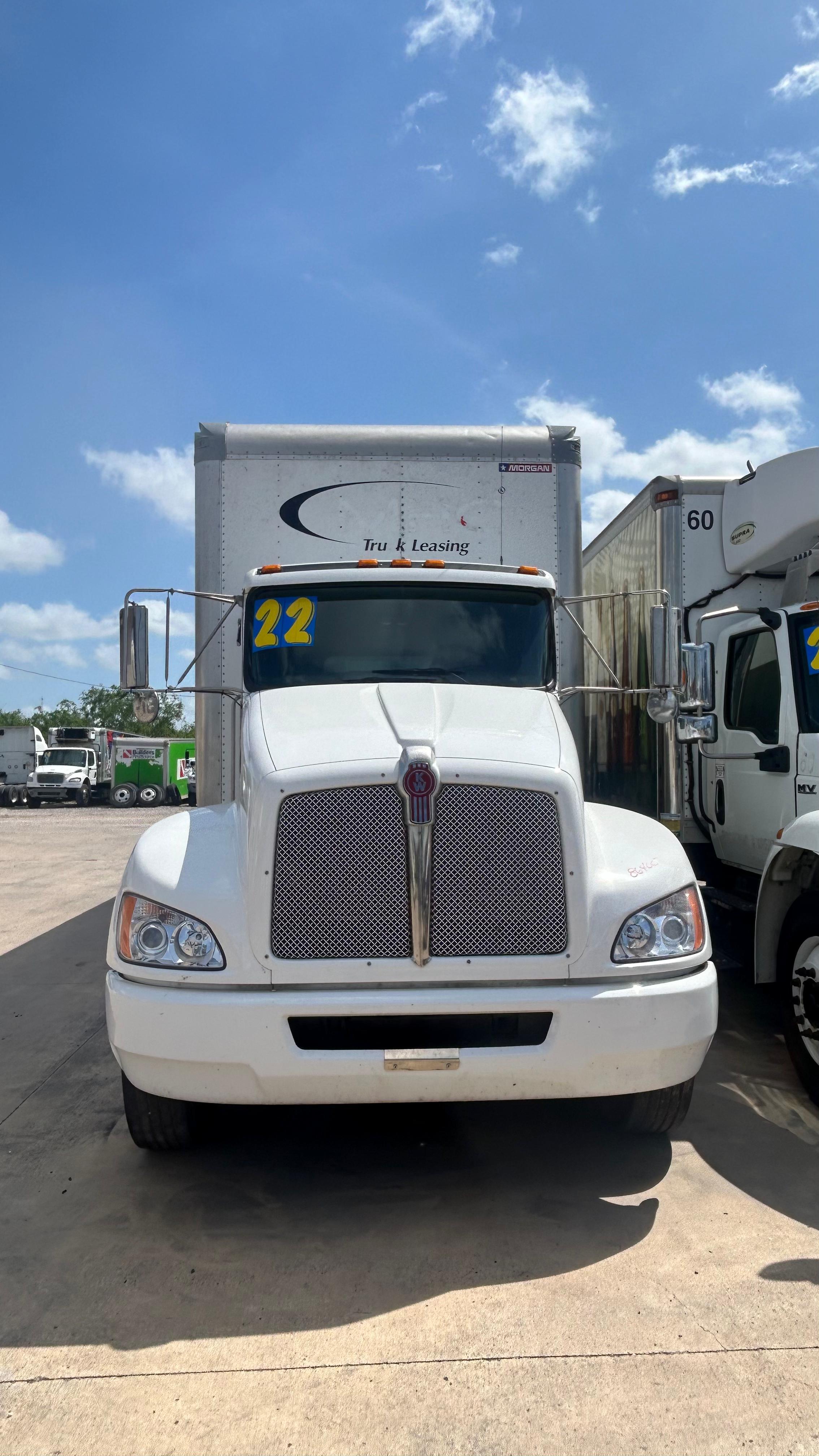 2022 Kenworth T270 Box Truck front view