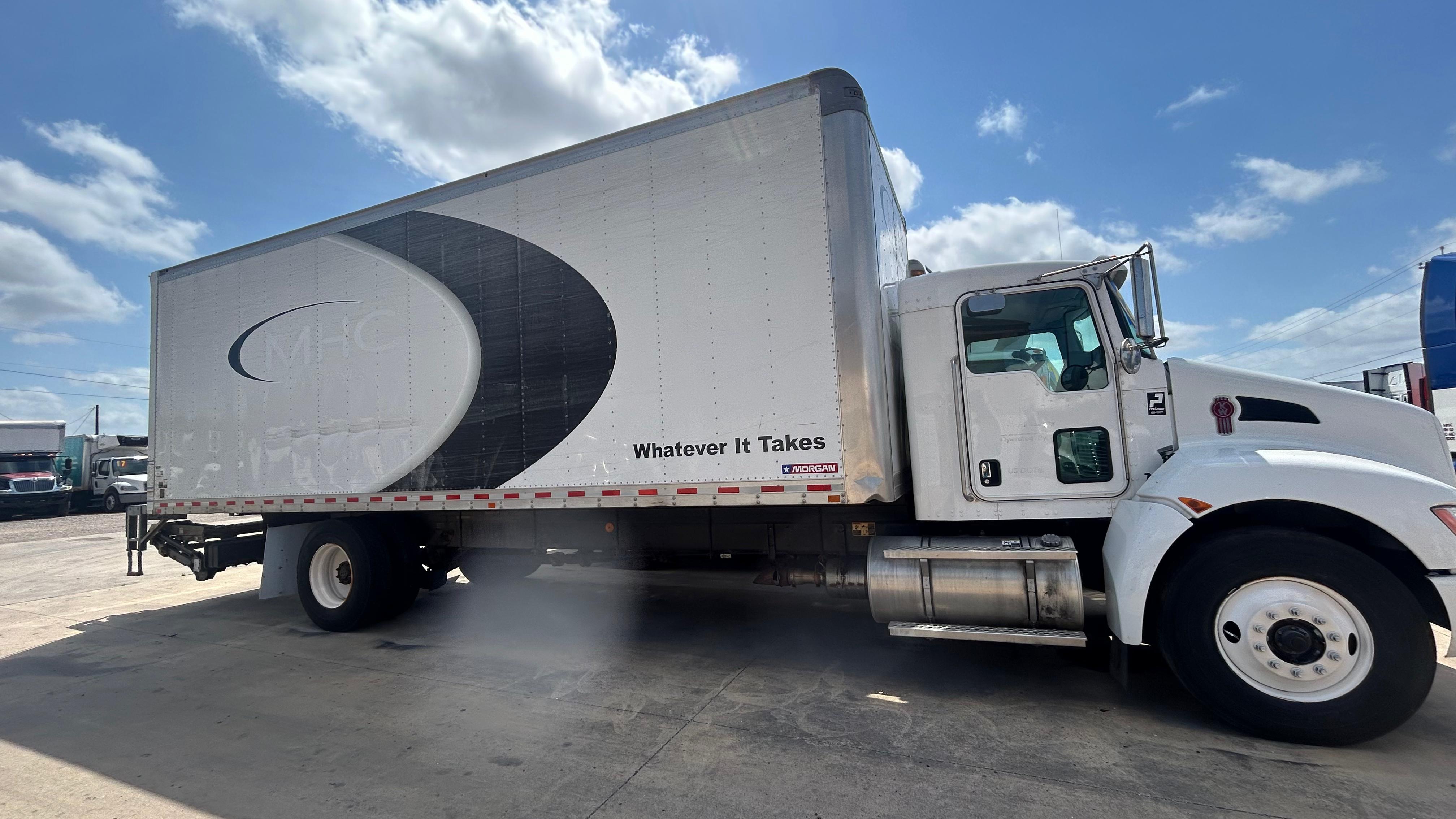 2022 Kenworth T270 Box Truck side view