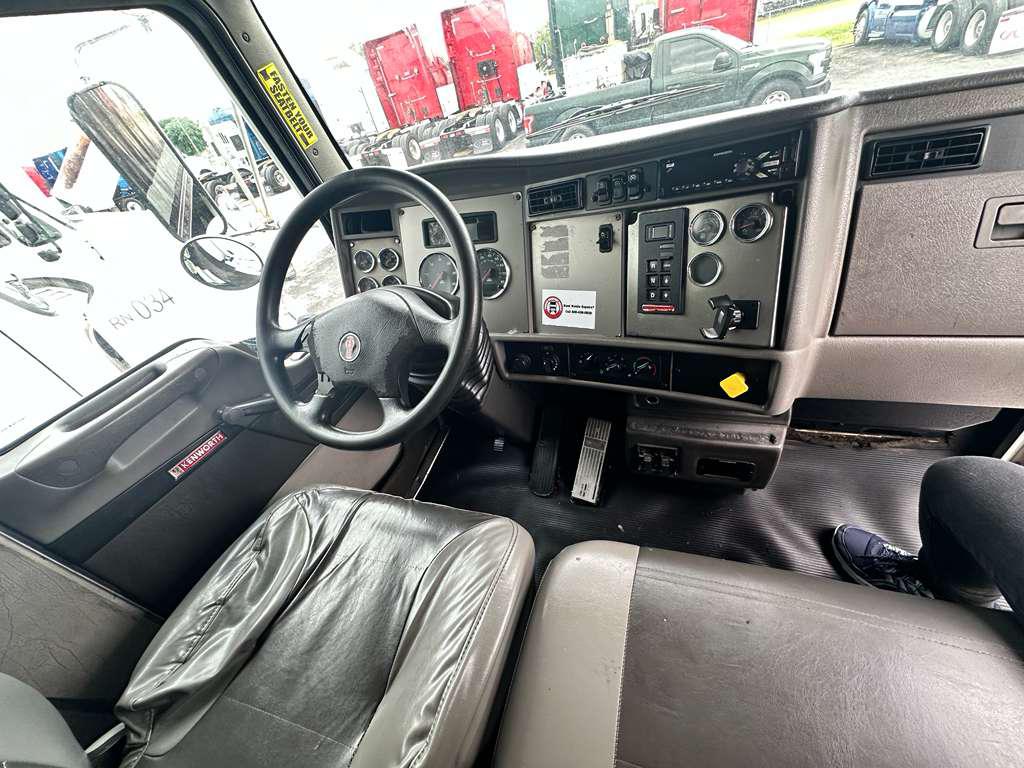 2017 Kenworth T370 Beverage Body dashboard and interior