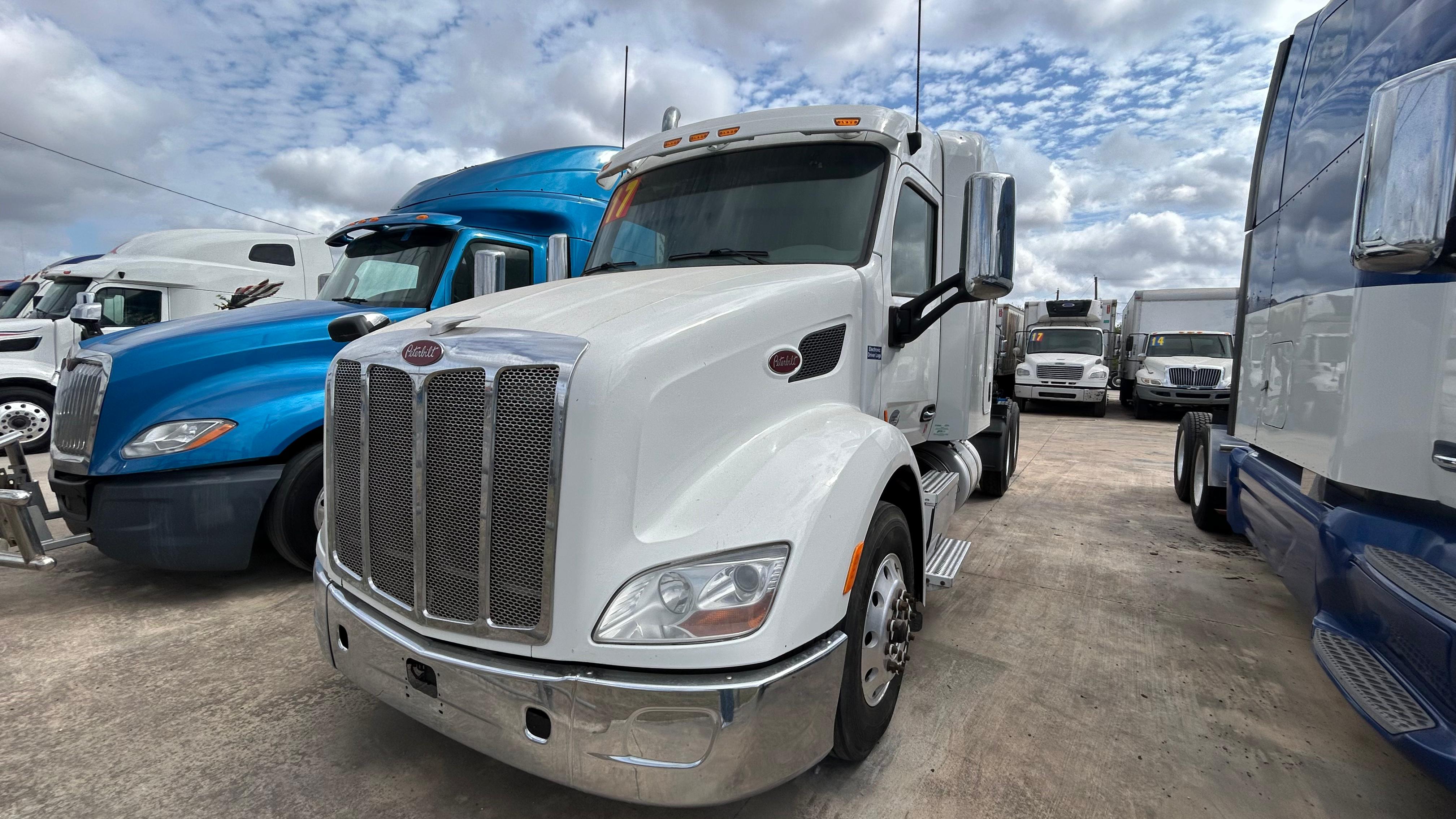 2017 Peterbilt front view