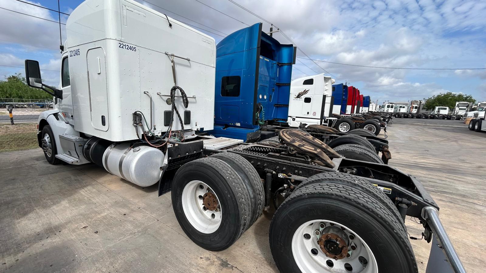 2017 Peterbilt rear side view