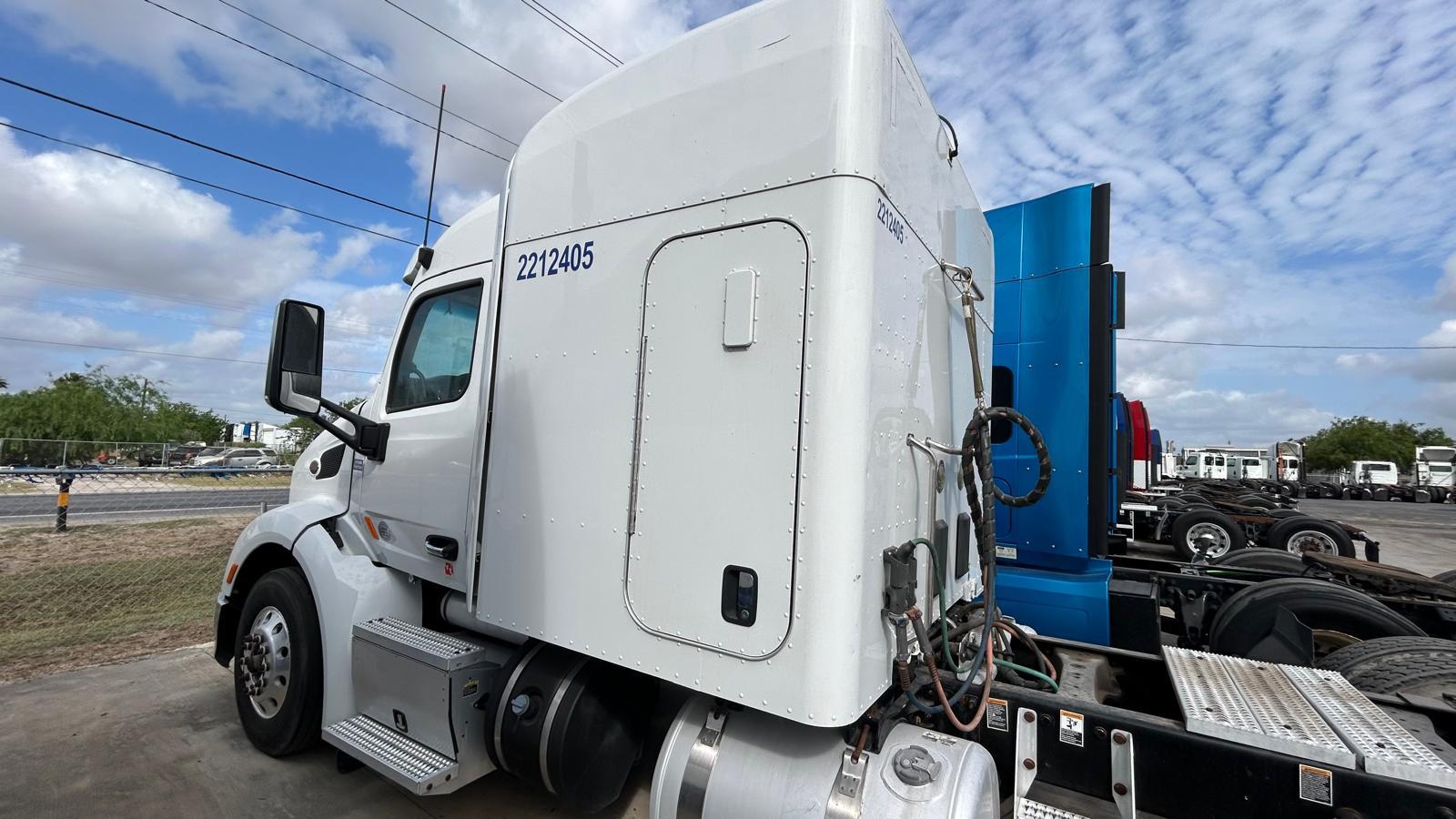 2017 Peterbilt side view